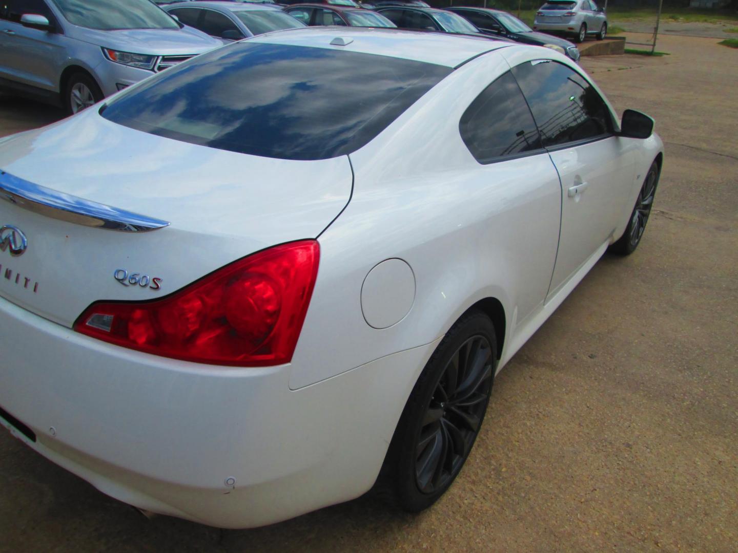 2014 WHITE Infiniti Q60 Coupe AWD (JN1CV6EL6EM) with an 3.7L V6 DOHC 24V engine, 7-Speed Automatic transmission, located at 1815 NE 28th St., Fort Worth, TX, 76106, (817) 625-6251, 32.795582, -97.333069 - Photo#4