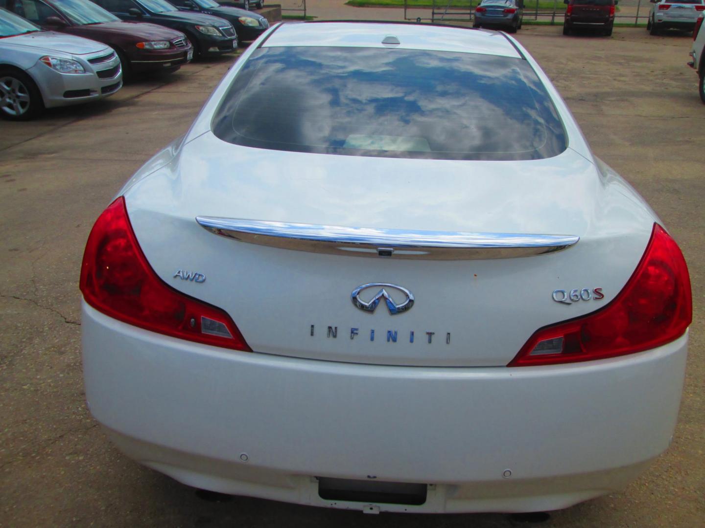 2014 WHITE Infiniti Q60 Coupe AWD (JN1CV6EL6EM) with an 3.7L V6 DOHC 24V engine, 7-Speed Automatic transmission, located at 1815 NE 28th St., Fort Worth, TX, 76106, (817) 625-6251, 32.795582, -97.333069 - Photo#5