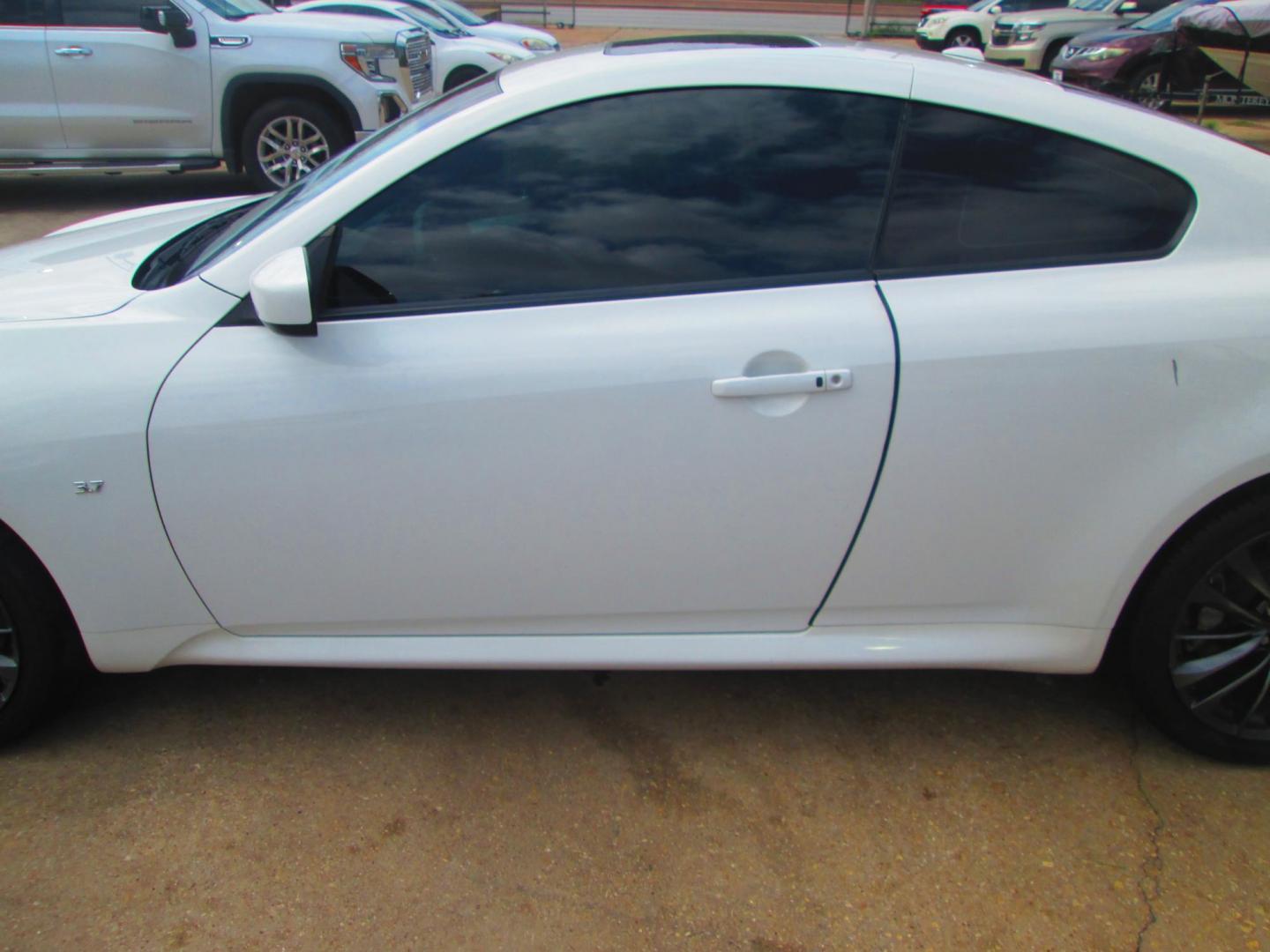 2014 WHITE Infiniti Q60 Coupe AWD (JN1CV6EL6EM) with an 3.7L V6 DOHC 24V engine, 7-Speed Automatic transmission, located at 1815 NE 28th St., Fort Worth, TX, 76106, (817) 625-6251, 32.795582, -97.333069 - Photo#7