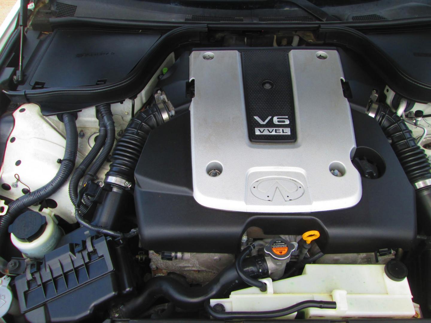 2014 WHITE Infiniti Q60 Coupe AWD (JN1CV6EL6EM) with an 3.7L V6 DOHC 24V engine, 7-Speed Automatic transmission, located at 1815 NE 28th St., Fort Worth, TX, 76106, (817) 625-6251, 32.795582, -97.333069 - Photo#11