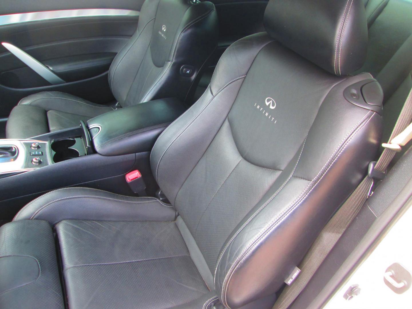 2014 WHITE Infiniti Q60 Coupe AWD (JN1CV6EL6EM) with an 3.7L V6 DOHC 24V engine, 7-Speed Automatic transmission, located at 1815 NE 28th St., Fort Worth, TX, 76106, (817) 625-6251, 32.795582, -97.333069 - Photo#8