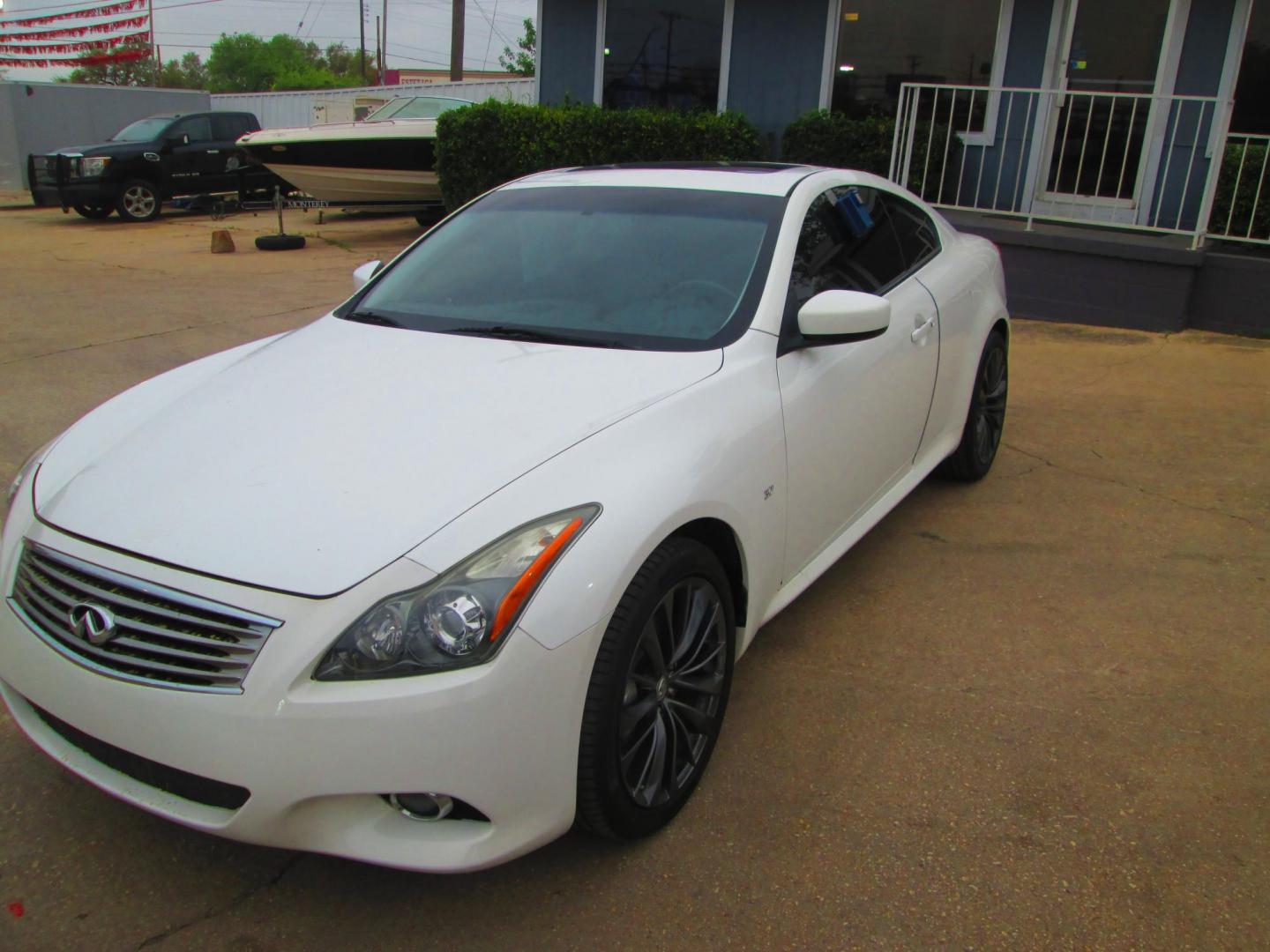 2014 WHITE Infiniti Q60 Coupe AWD (JN1CV6EL6EM) with an 3.7L V6 DOHC 24V engine, 7-Speed Automatic transmission, located at 1815 NE 28th St., Fort Worth, TX, 76106, (817) 625-6251, 32.795582, -97.333069 - Photo#12