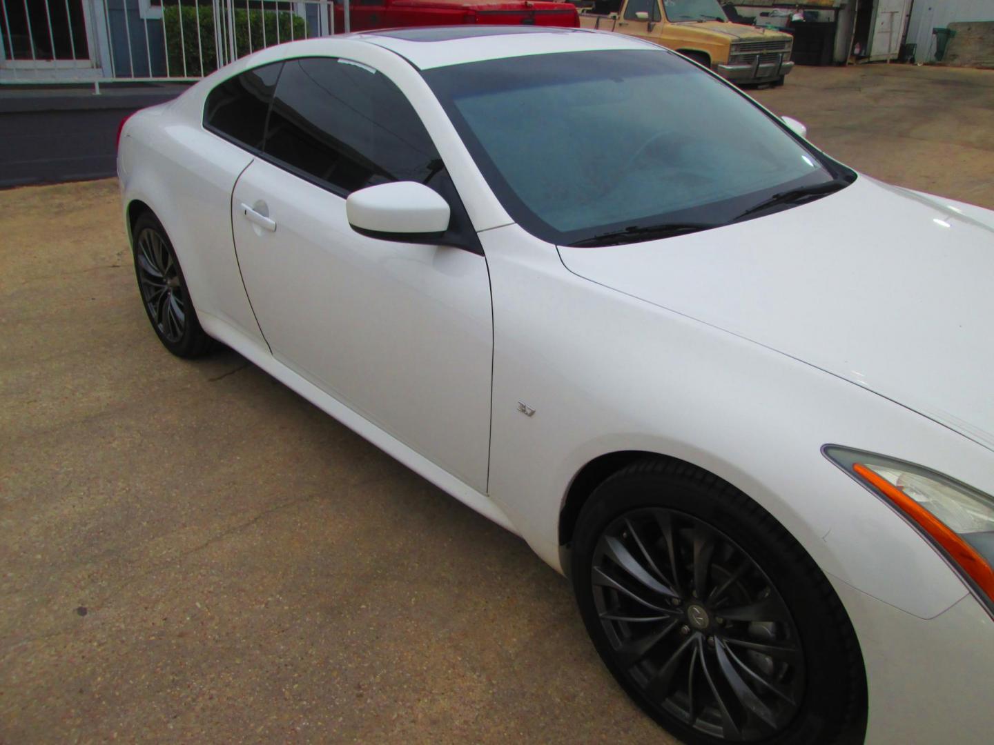 2014 WHITE Infiniti Q60 Coupe AWD (JN1CV6EL6EM) with an 3.7L V6 DOHC 24V engine, 7-Speed Automatic transmission, located at 1815 NE 28th St., Fort Worth, TX, 76106, (817) 625-6251, 32.795582, -97.333069 - Photo#14