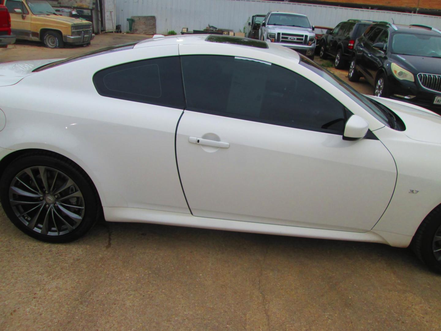 2014 WHITE Infiniti Q60 Coupe AWD (JN1CV6EL6EM) with an 3.7L V6 DOHC 24V engine, 7-Speed Automatic transmission, located at 1815 NE 28th St., Fort Worth, TX, 76106, (817) 625-6251, 32.795582, -97.333069 - Photo#15