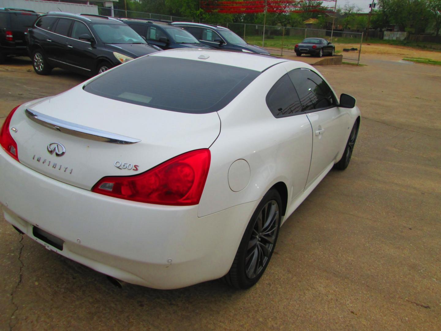 2014 WHITE Infiniti Q60 Coupe AWD (JN1CV6EL6EM) with an 3.7L V6 DOHC 24V engine, 7-Speed Automatic transmission, located at 1815 NE 28th St., Fort Worth, TX, 76106, (817) 625-6251, 32.795582, -97.333069 - Photo#16