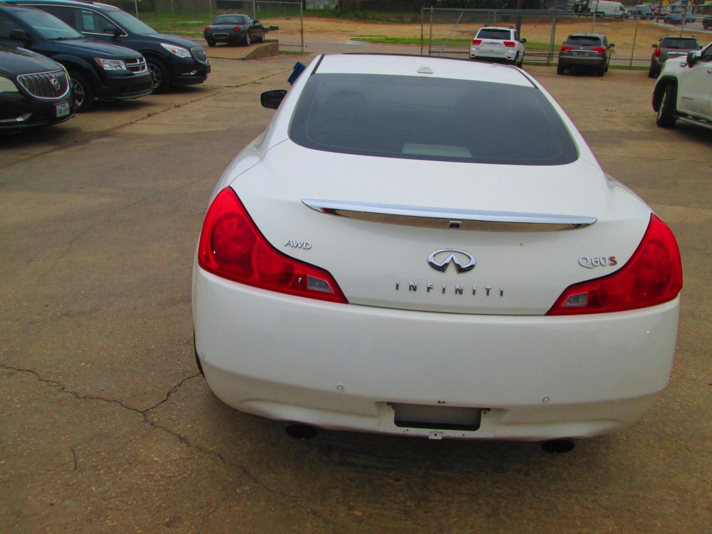 2014 WHITE Infiniti Q60 Coupe AWD (JN1CV6EL6EM) with an 3.7L V6 DOHC 24V engine, 7-Speed Automatic transmission, located at 1815 NE 28th St., Fort Worth, TX, 76106, (817) 625-6251, 32.795582, -97.333069 - Photo#17