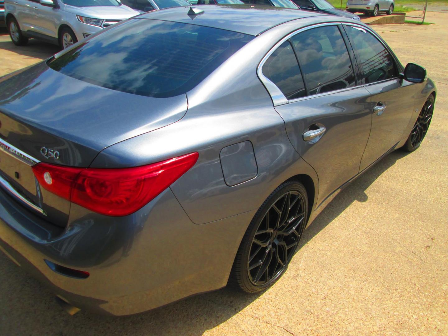 2014 GRAY Infiniti Q50 Premium (JN1BV7AP3EM) with an 3.7L V6 DOHC 24V HYBRID engine, 7-Speed Automatic transmission, located at 1815 NE 28th St., Fort Worth, TX, 76106, (817) 625-6251, 32.795582, -97.333069 - Photo#4