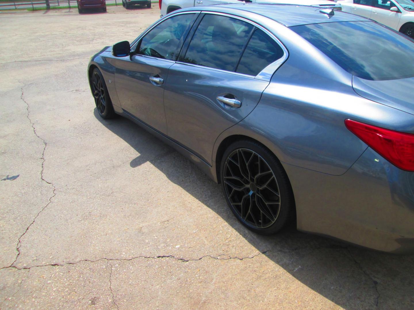 2014 GRAY Infiniti Q50 Premium (JN1BV7AP3EM) with an 3.7L V6 DOHC 24V HYBRID engine, 7-Speed Automatic transmission, located at 1815 NE 28th St., Fort Worth, TX, 76106, (817) 625-6251, 32.795582, -97.333069 - Photo#6