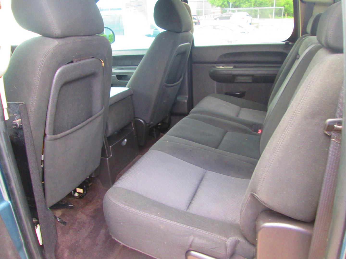 2010 BLUE Chevrolet Silverado 1500 LT1 Crew Cab 4WD (3GCRKSE31AG) with an 5.3L V8 OHV 16V FFV engine, 4-Speed Automatic transmission, located at 1815 NE 28th St., Fort Worth, TX, 76106, (817) 625-6251, 32.795582, -97.333069 - Photo#8