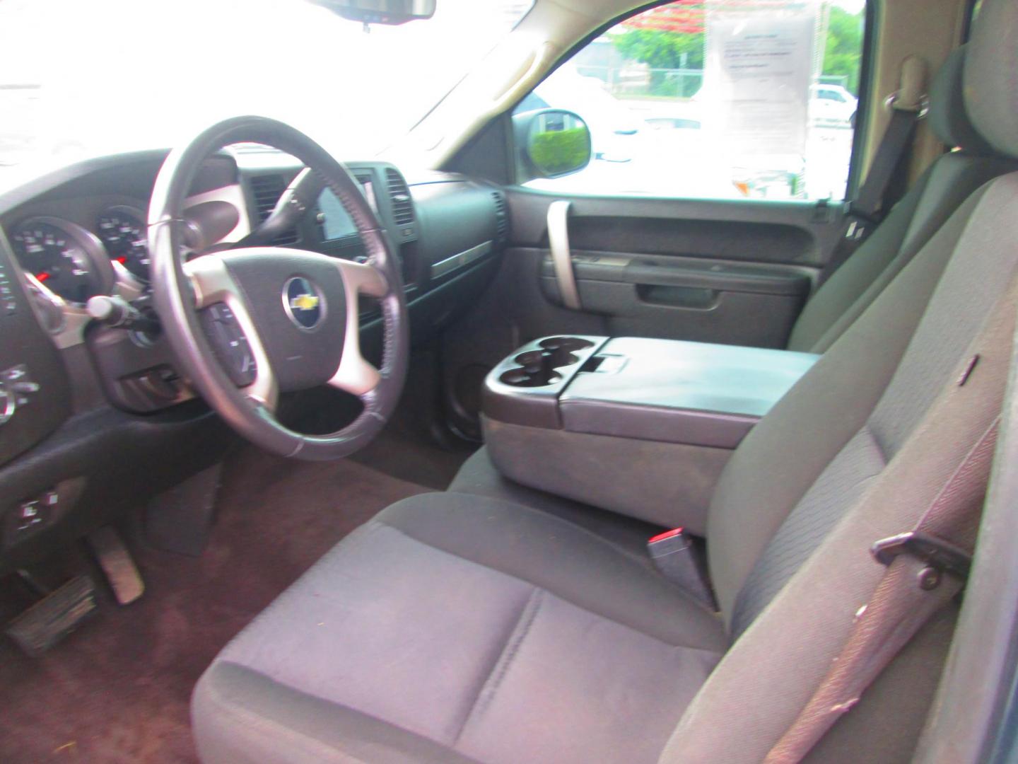 2010 BLUE Chevrolet Silverado 1500 LT1 Crew Cab 4WD (3GCRKSE31AG) with an 5.3L V8 OHV 16V FFV engine, 4-Speed Automatic transmission, located at 1815 NE 28th St., Fort Worth, TX, 76106, (817) 625-6251, 32.795582, -97.333069 - Photo#10