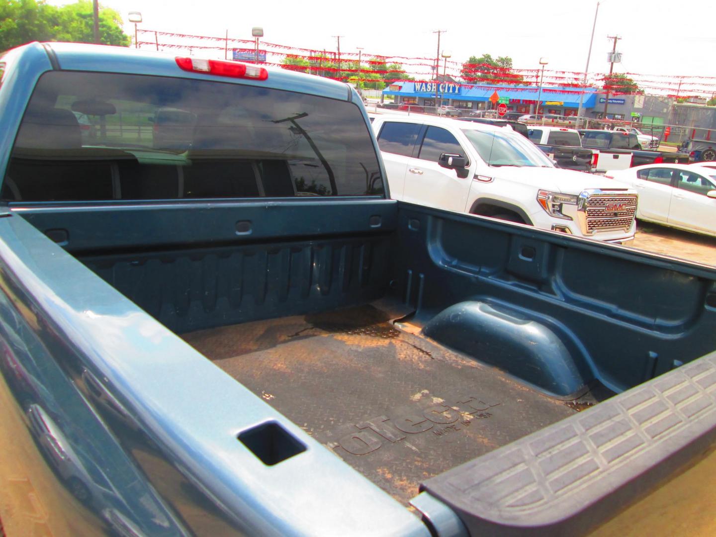 2010 BLUE Chevrolet Silverado 1500 LT1 Crew Cab 4WD (3GCRKSE31AG) with an 5.3L V8 OHV 16V FFV engine, 4-Speed Automatic transmission, located at 1815 NE 28th St., Fort Worth, TX, 76106, (817) 625-6251, 32.795582, -97.333069 - Photo#6