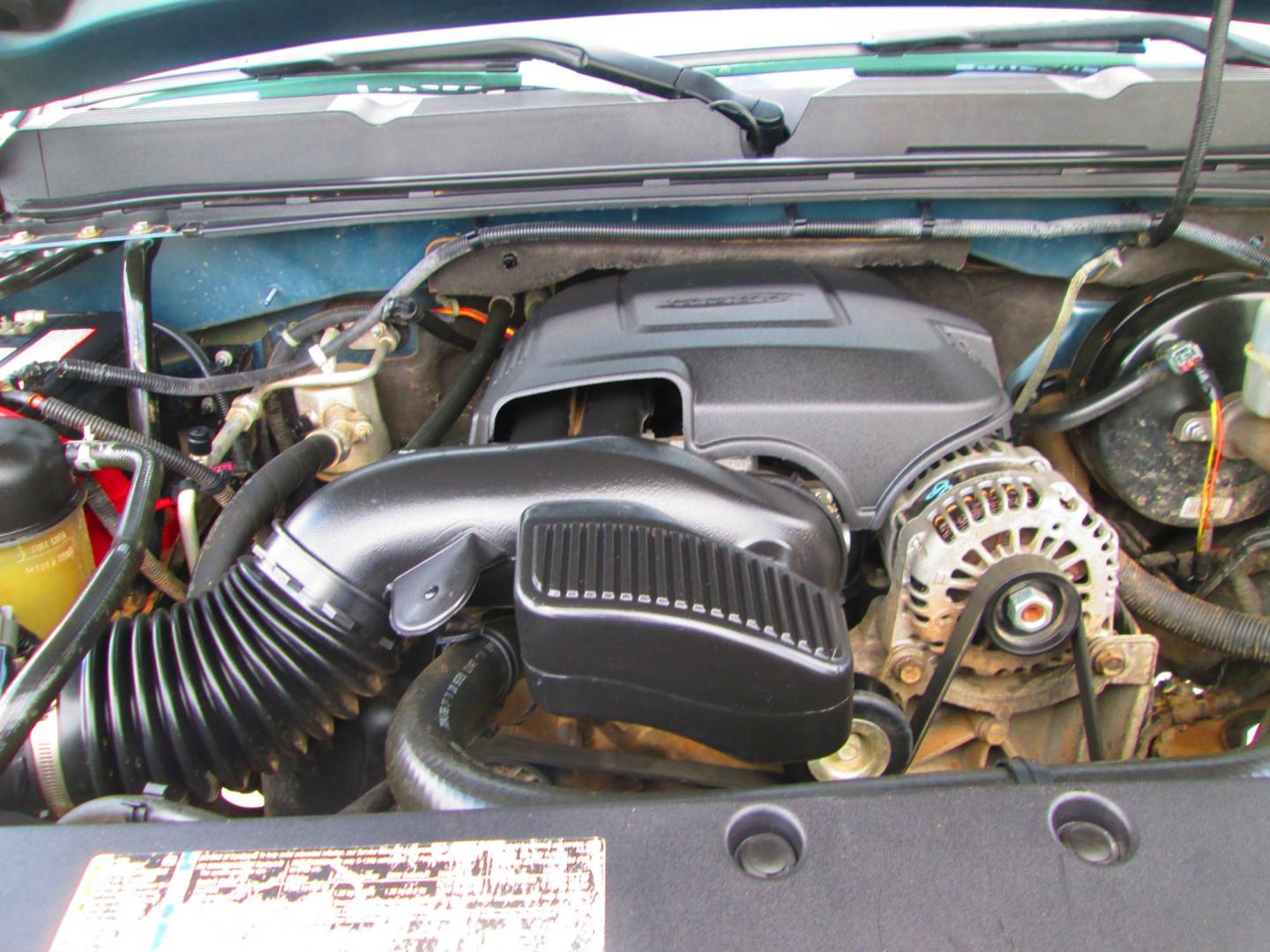 2010 BLUE Chevrolet Silverado 1500 LT1 Crew Cab 4WD (3GCRKSE31AG) with an 5.3L V8 OHV 16V FFV engine, 4-Speed Automatic transmission, located at 1815 NE 28th St., Fort Worth, TX, 76106, (817) 625-6251, 32.795582, -97.333069 - Photo#11