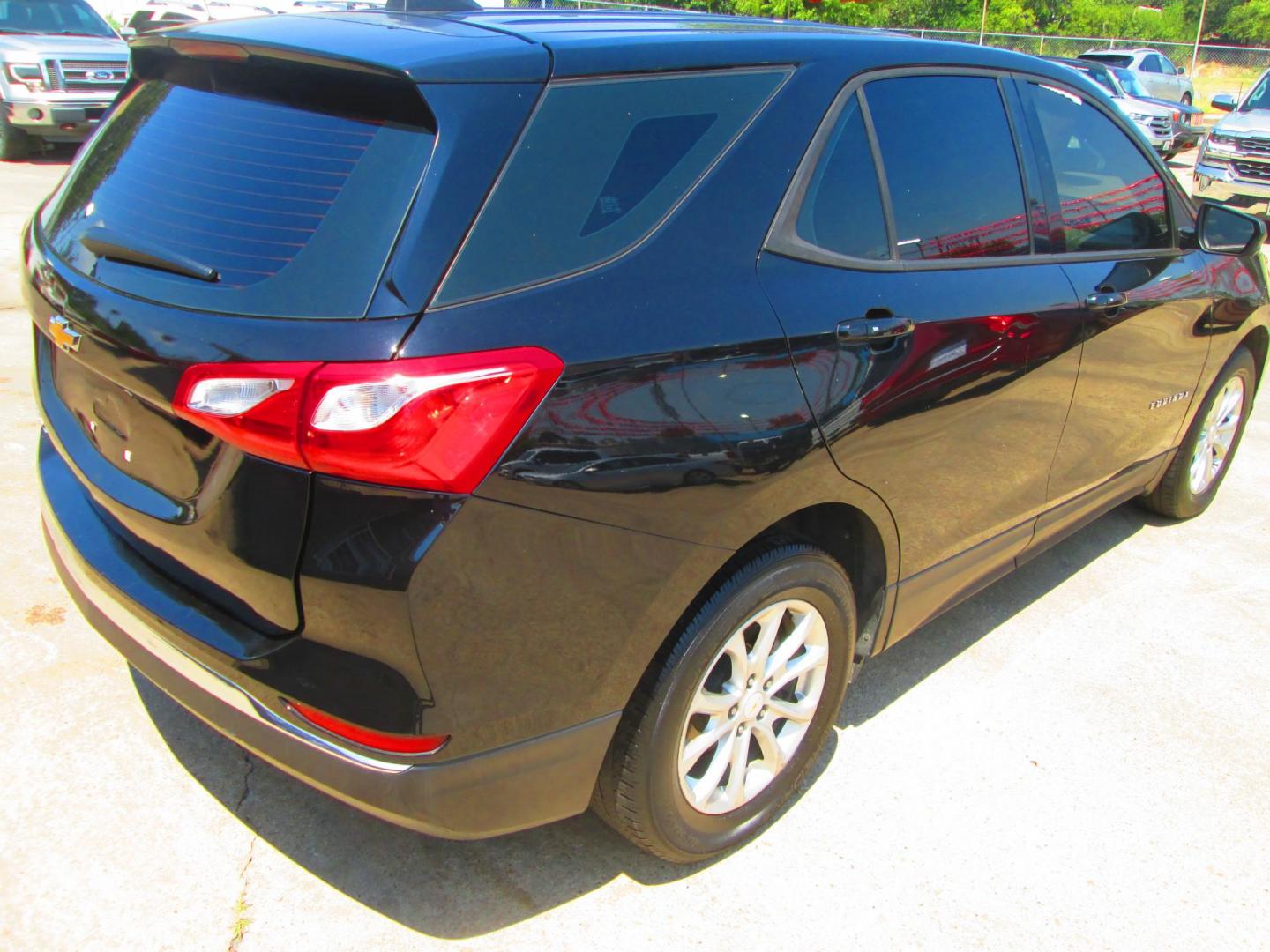 2018 BLACK Chevrolet Equinox LS 2WD (2GNAXHEV2J6) with an 1.5L L4 DIR DOHC 16V TURBO engine, 6A transmission, located at 1815 NE 28th St., Fort Worth, TX, 76106, (817) 625-6251, 32.795582, -97.333069 - Photo#4