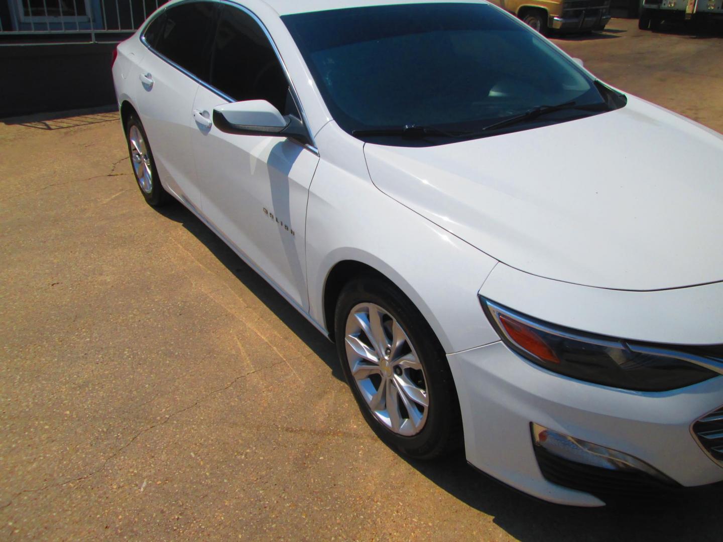2020 WHITE Chevrolet Malibu LT (1G1ZD5ST8LF) with an 1.5L L4 DOHC 16V engine, 6A transmission, located at 1815 NE 28th St., Fort Worth, TX, 76106, (817) 625-6251, 32.795582, -97.333069 - Photo#2