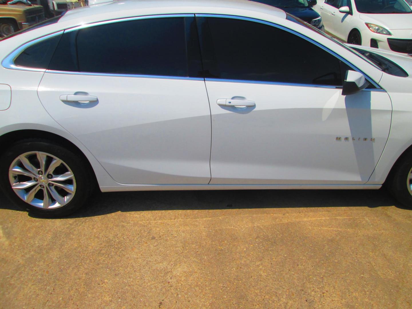 2020 WHITE Chevrolet Malibu LT (1G1ZD5ST8LF) with an 1.5L L4 DOHC 16V engine, 6A transmission, located at 1815 NE 28th St., Fort Worth, TX, 76106, (817) 625-6251, 32.795582, -97.333069 - Photo#3