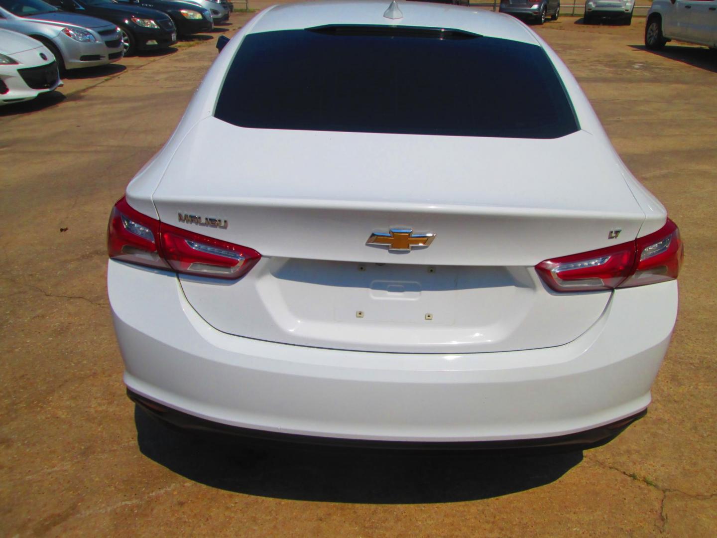 2020 WHITE Chevrolet Malibu LT (1G1ZD5ST8LF) with an 1.5L L4 DOHC 16V engine, 6A transmission, located at 1815 NE 28th St., Fort Worth, TX, 76106, (817) 625-6251, 32.795582, -97.333069 - Photo#5