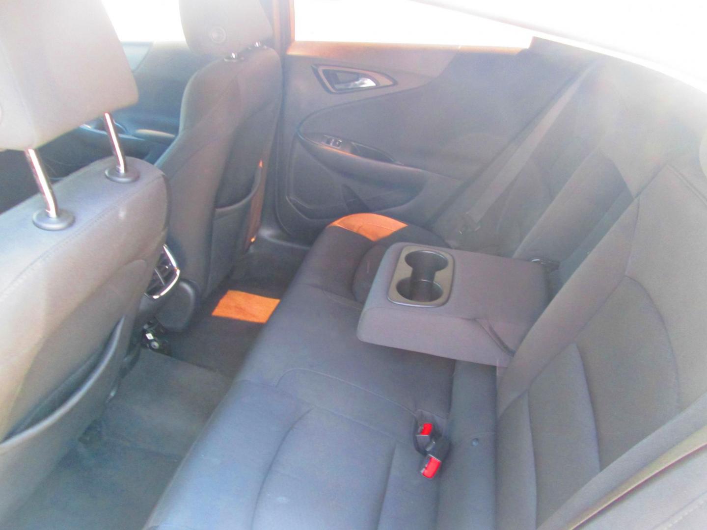 2020 WHITE Chevrolet Malibu LT (1G1ZD5ST8LF) with an 1.5L L4 DOHC 16V engine, 6A transmission, located at 1815 NE 28th St., Fort Worth, TX, 76106, (817) 625-6251, 32.795582, -97.333069 - Photo#8
