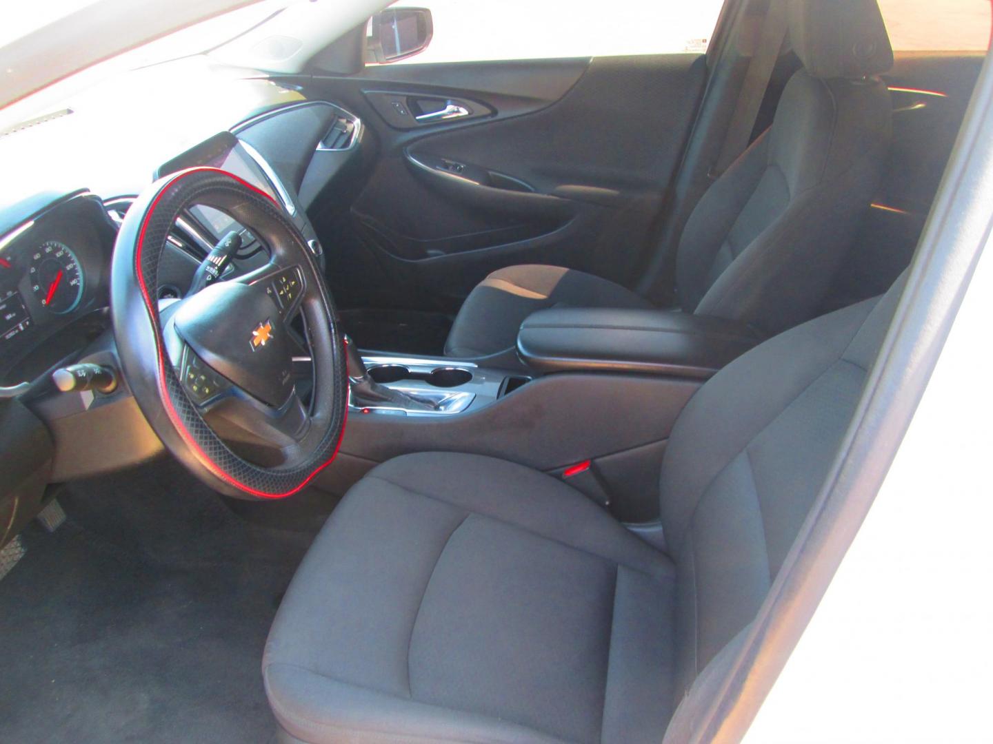 2020 WHITE Chevrolet Malibu LT (1G1ZD5ST8LF) with an 1.5L L4 DOHC 16V engine, 6A transmission, located at 1815 NE 28th St., Fort Worth, TX, 76106, (817) 625-6251, 32.795582, -97.333069 - Photo#10