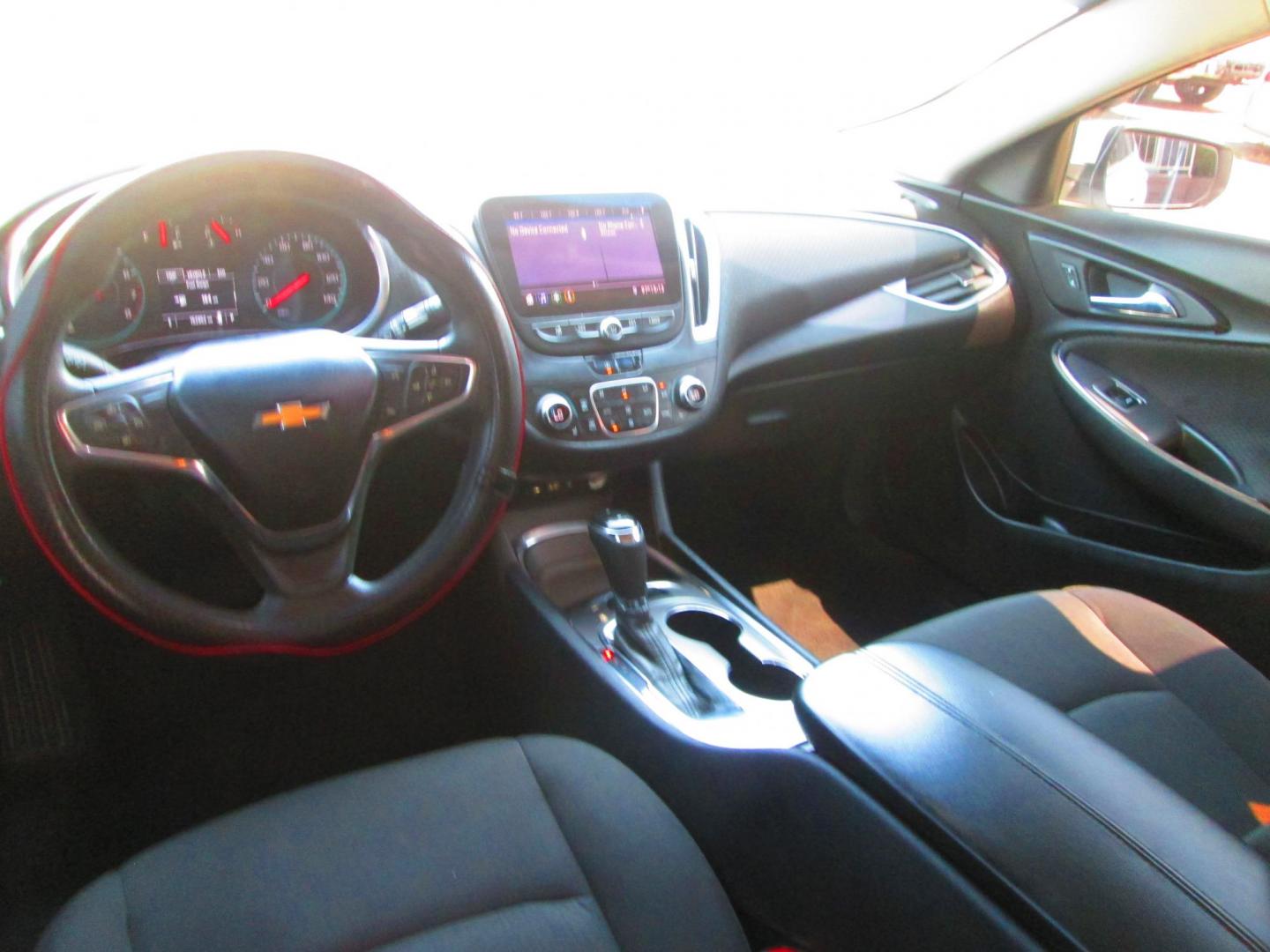 2020 WHITE Chevrolet Malibu LT (1G1ZD5ST8LF) with an 1.5L L4 DOHC 16V engine, 6A transmission, located at 1815 NE 28th St., Fort Worth, TX, 76106, (817) 625-6251, 32.795582, -97.333069 - Photo#9
