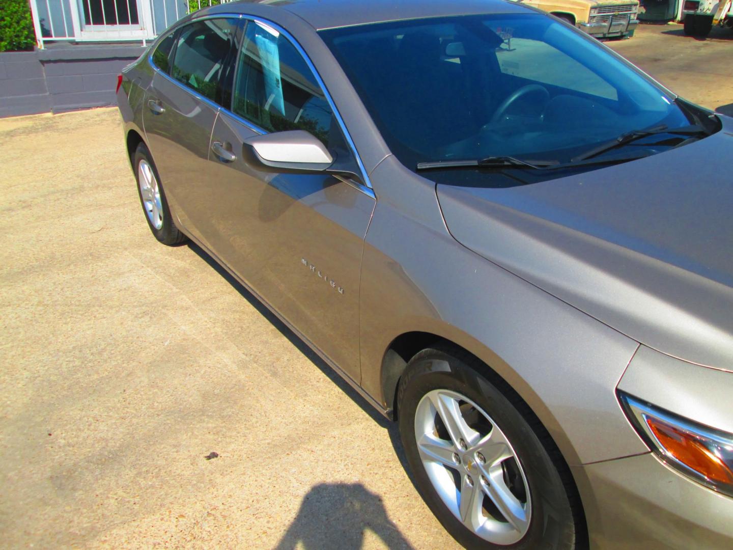 2022 GOLD Chevrolet Malibu LT (1G1ZD5ST3NF) with an 1.5L L4 DOHC 16V engine, 6A transmission, located at 1815 NE 28th St., Fort Worth, TX, 76106, (817) 625-6251, 32.795582, -97.333069 - Photo#2