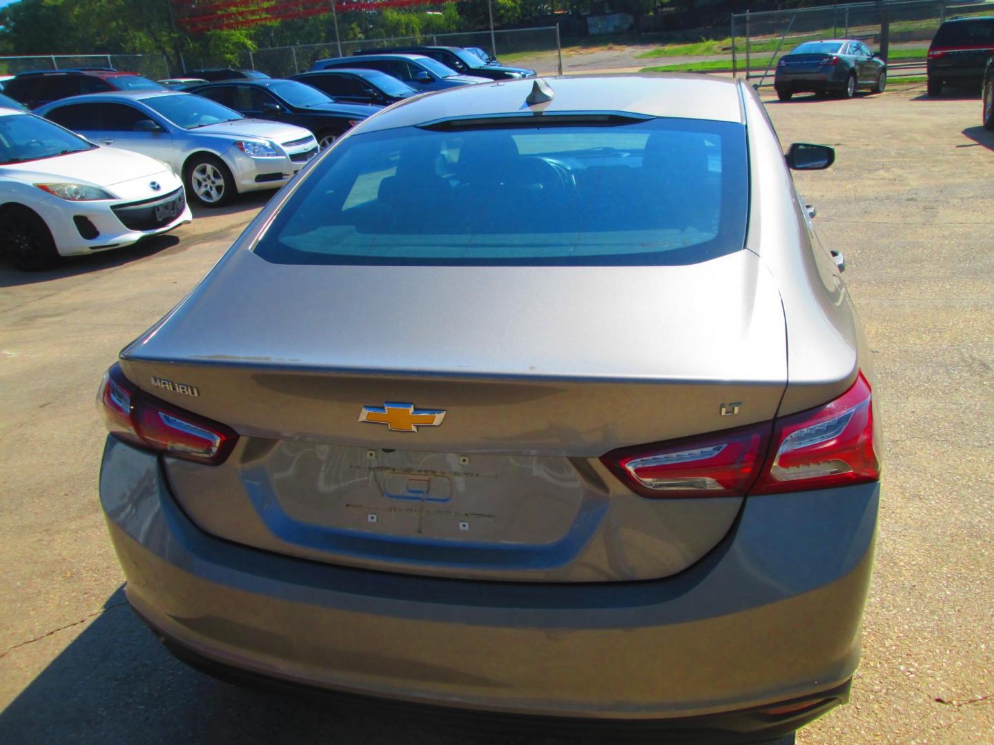 2022 GOLD Chevrolet Malibu LT (1G1ZD5ST3NF) with an 1.5L L4 DOHC 16V engine, 6A transmission, located at 1815 NE 28th St., Fort Worth, TX, 76106, (817) 625-6251, 32.795582, -97.333069 - Photo#5