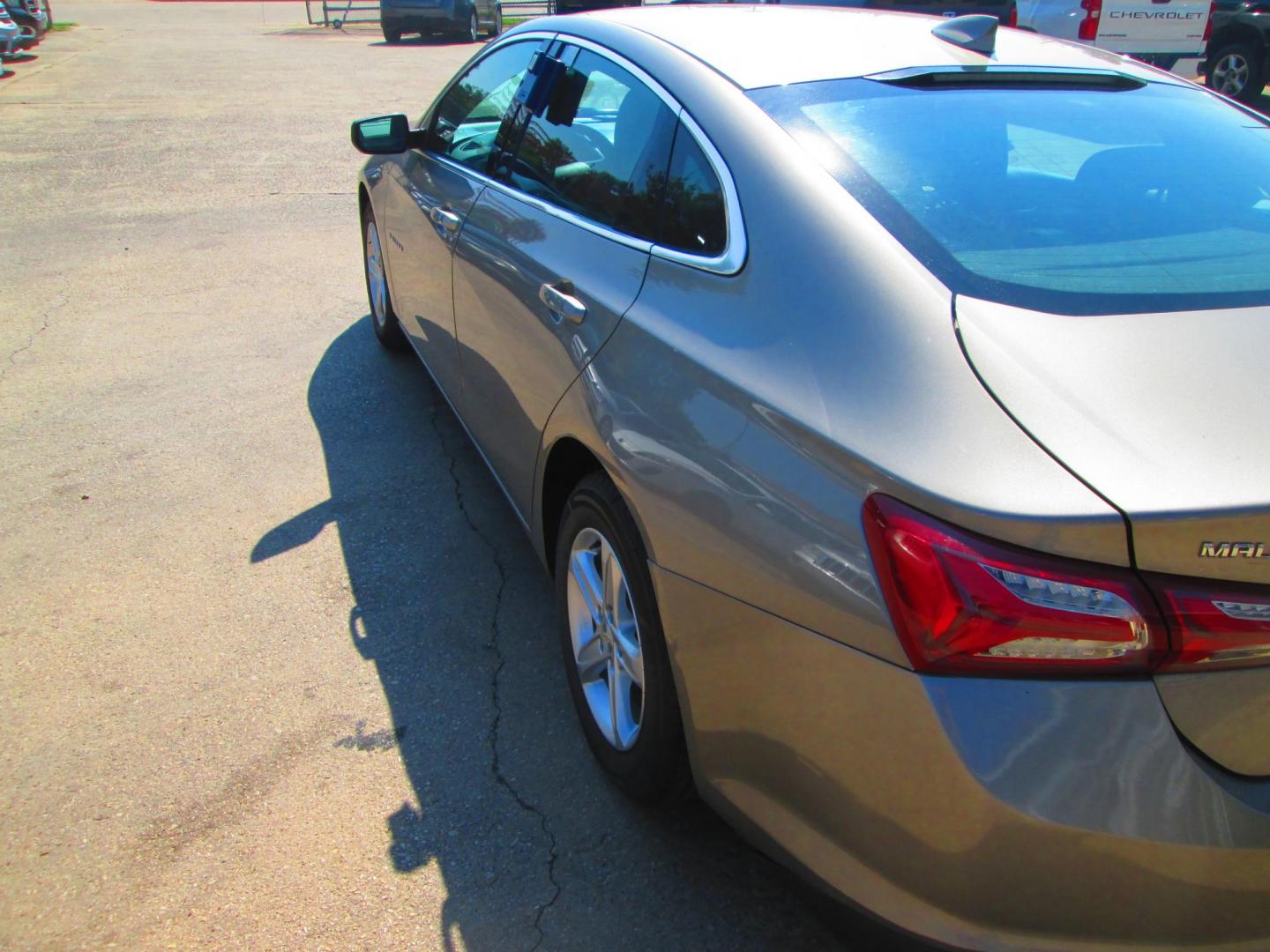 2022 GOLD Chevrolet Malibu LT (1G1ZD5ST3NF) with an 1.5L L4 DOHC 16V engine, 6A transmission, located at 1815 NE 28th St., Fort Worth, TX, 76106, (817) 625-6251, 32.795582, -97.333069 - Photo#6