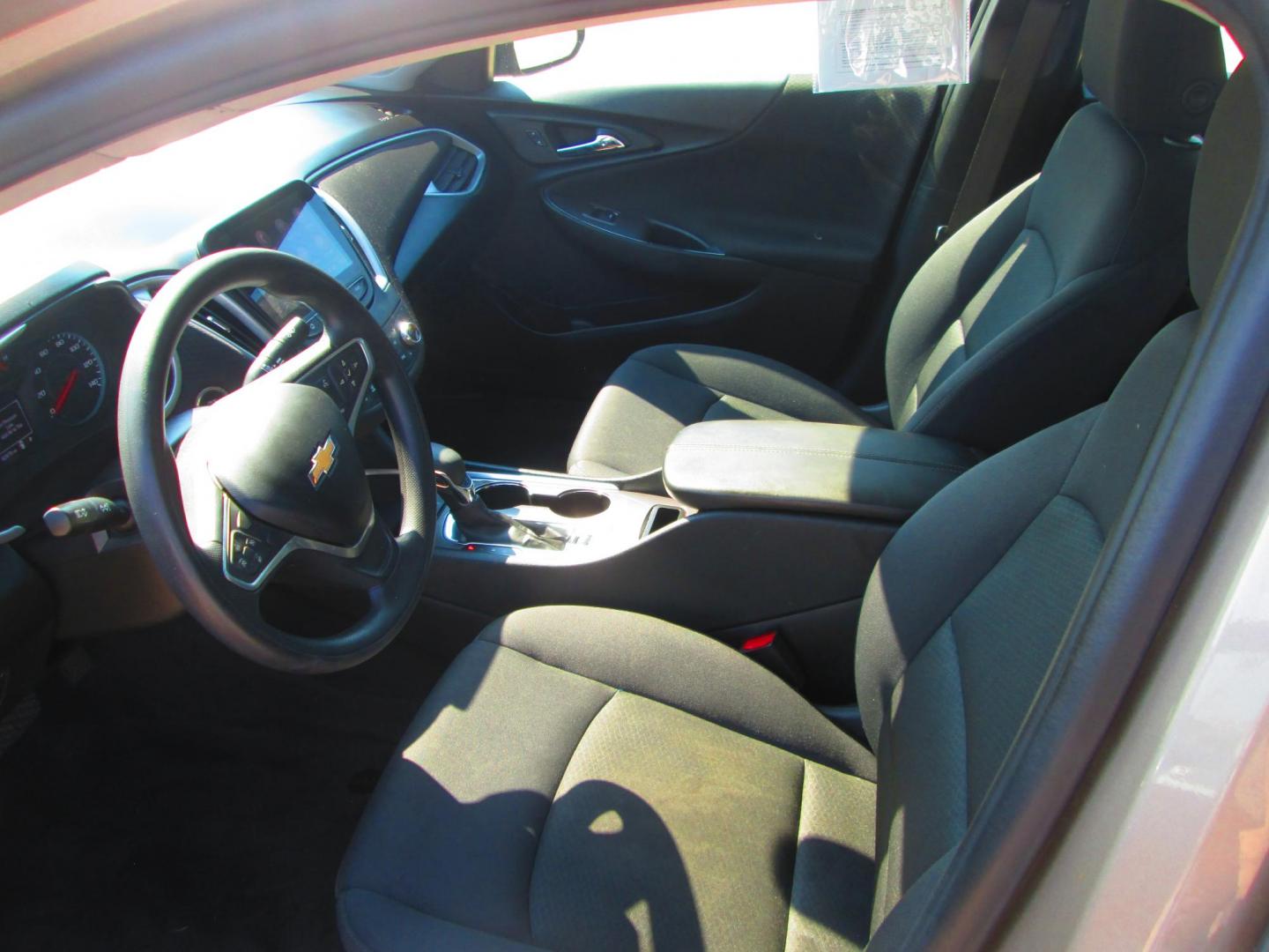 2022 GOLD Chevrolet Malibu LT (1G1ZD5ST3NF) with an 1.5L L4 DOHC 16V engine, 6A transmission, located at 1815 NE 28th St., Fort Worth, TX, 76106, (817) 625-6251, 32.795582, -97.333069 - Photo#10