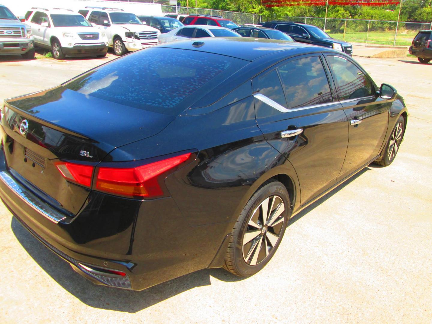 2020 BLACK Nissan Altima 2.5 SL (1N4BL4EV4LC) with an 2.5L L4 DOHC 16V engine, CVT transmission, located at 1815 NE 28th St., Fort Worth, TX, 76106, (817) 625-6251, 32.795582, -97.333069 - Photo#5