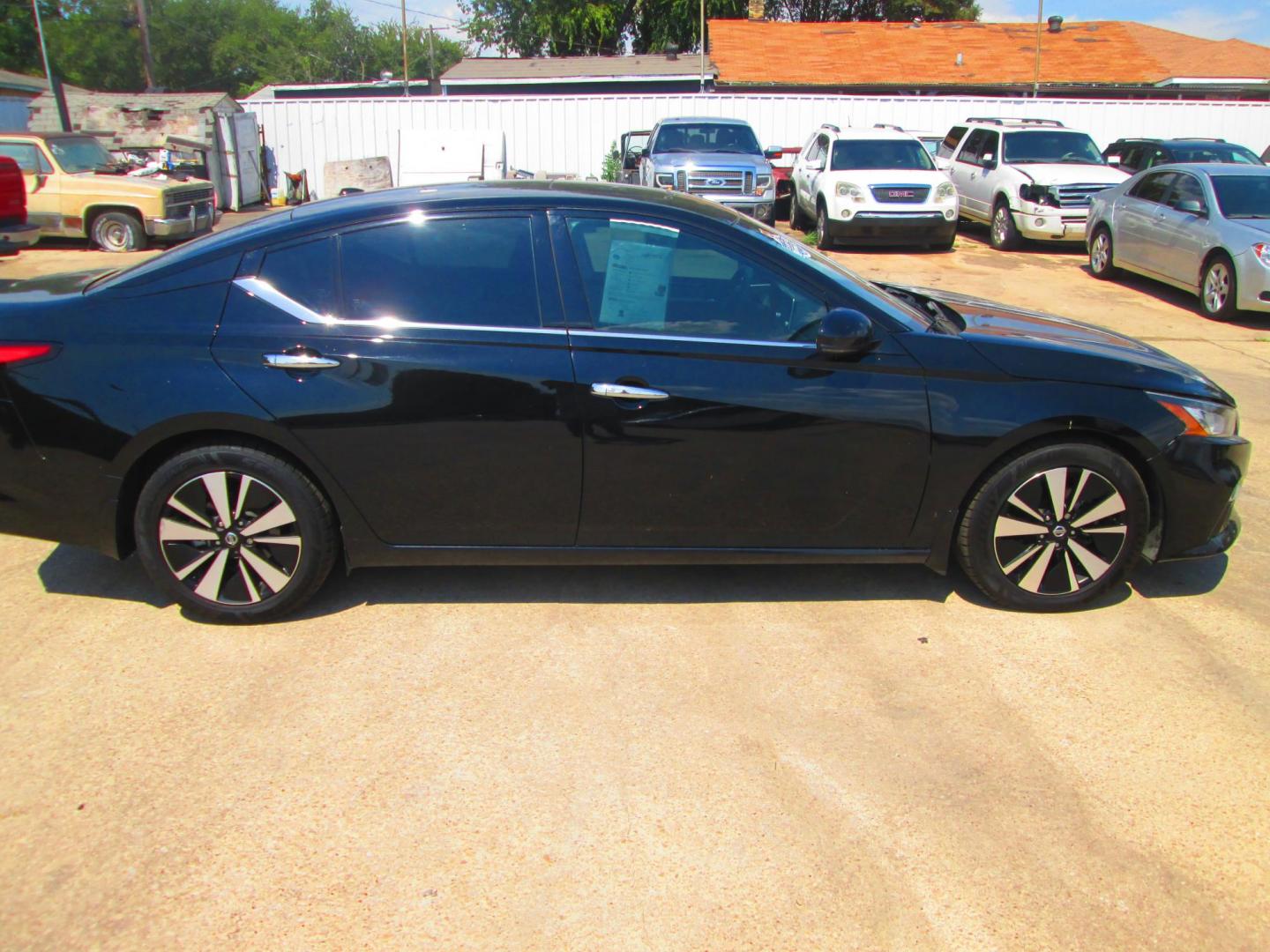2020 BLACK Nissan Altima 2.5 SL (1N4BL4EV4LC) with an 2.5L L4 DOHC 16V engine, CVT transmission, located at 1815 NE 28th St., Fort Worth, TX, 76106, (817) 625-6251, 32.795582, -97.333069 - Photo#4