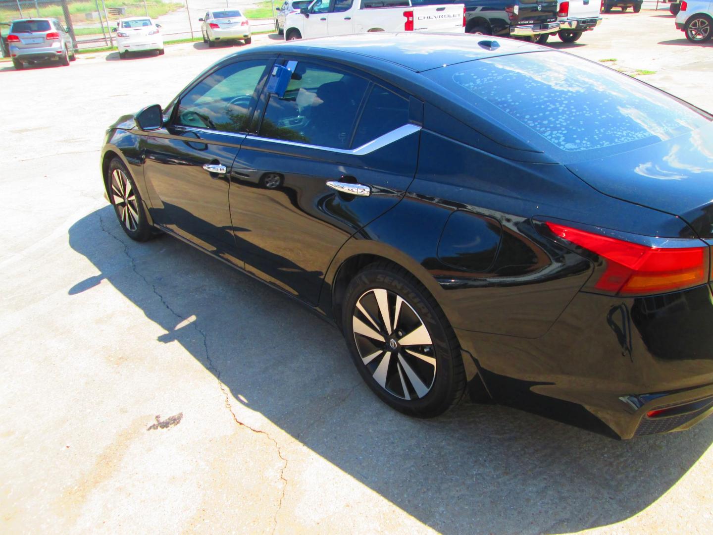 2020 BLACK Nissan Altima 2.5 SL (1N4BL4EV4LC) with an 2.5L L4 DOHC 16V engine, CVT transmission, located at 1815 NE 28th St., Fort Worth, TX, 76106, (817) 625-6251, 32.795582, -97.333069 - Photo#7