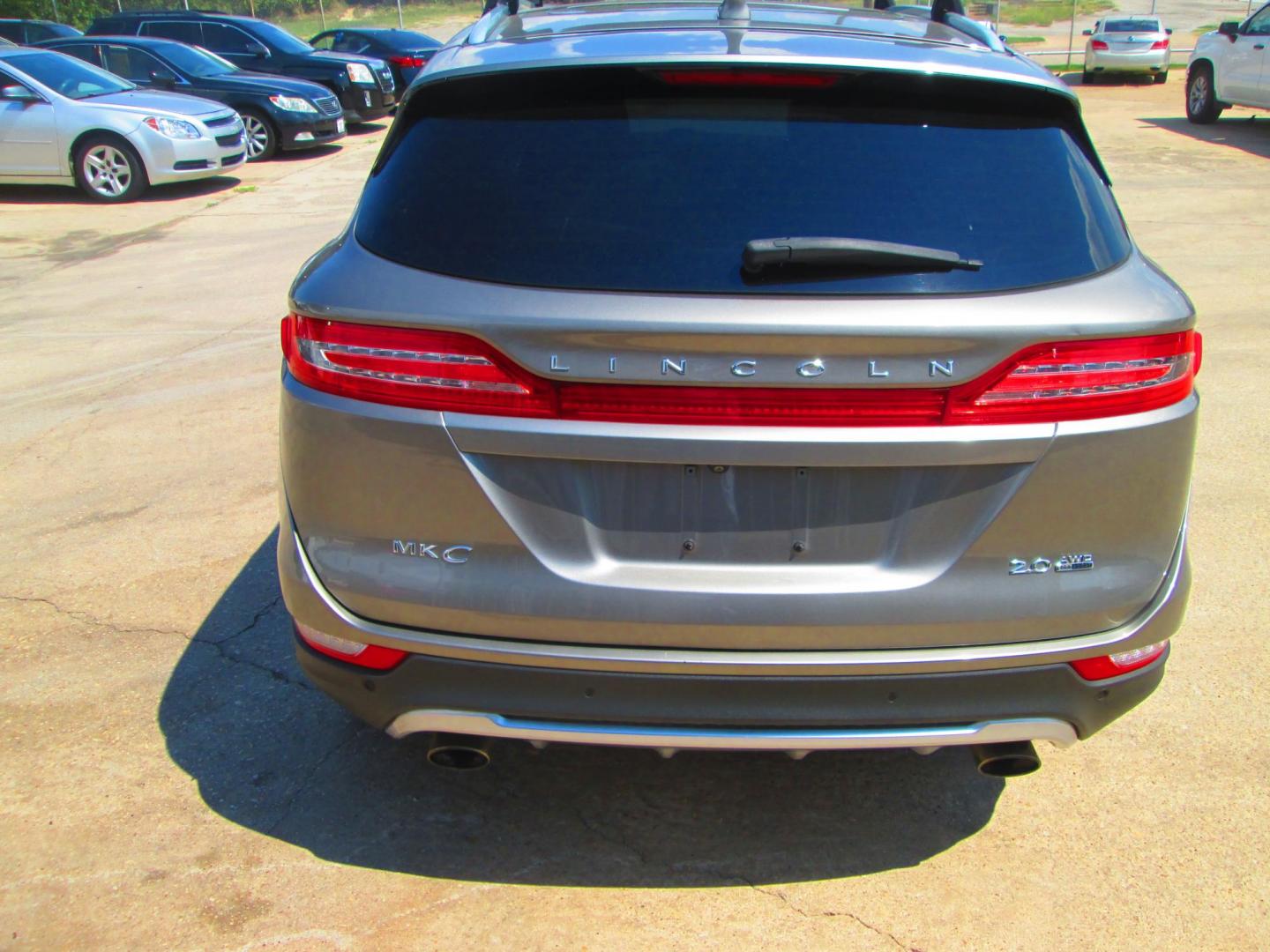 2016 GRAY Lincoln MKC Reserve AWD (5LMCJ3D94GU) with an 2.0L L4 DOHC 16V engine, 6-Speed Automatic transmission, located at 1815 NE 28th St., Fort Worth, TX, 76106, (817) 625-6251, 32.795582, -97.333069 - Photo#5
