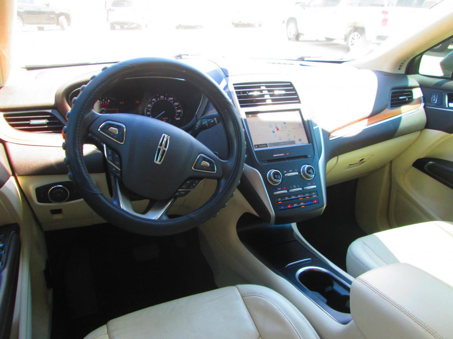 2016 GRAY Lincoln MKC Reserve AWD (5LMCJ3D94GU) with an 2.0L L4 DOHC 16V engine, 6-Speed Automatic transmission, located at 1815 NE 28th St., Fort Worth, TX, 76106, (817) 625-6251, 32.795582, -97.333069 - Photo#8