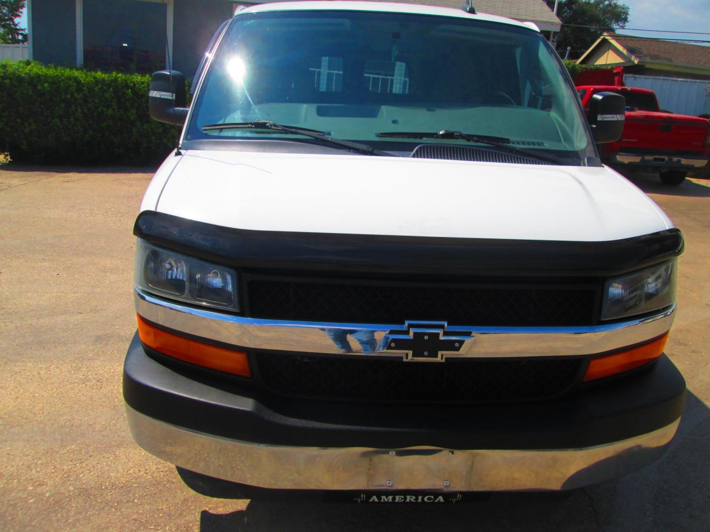 2016 WHITE Chevrolet Express LT 2500 (1GAWGFFG5G1) with an 6.0L V8 OHV 16V FFV engine, 6A transmission, located at 1815 NE 28th St., Fort Worth, TX, 76106, (817) 625-6251, 32.795582, -97.333069 - Photo#1