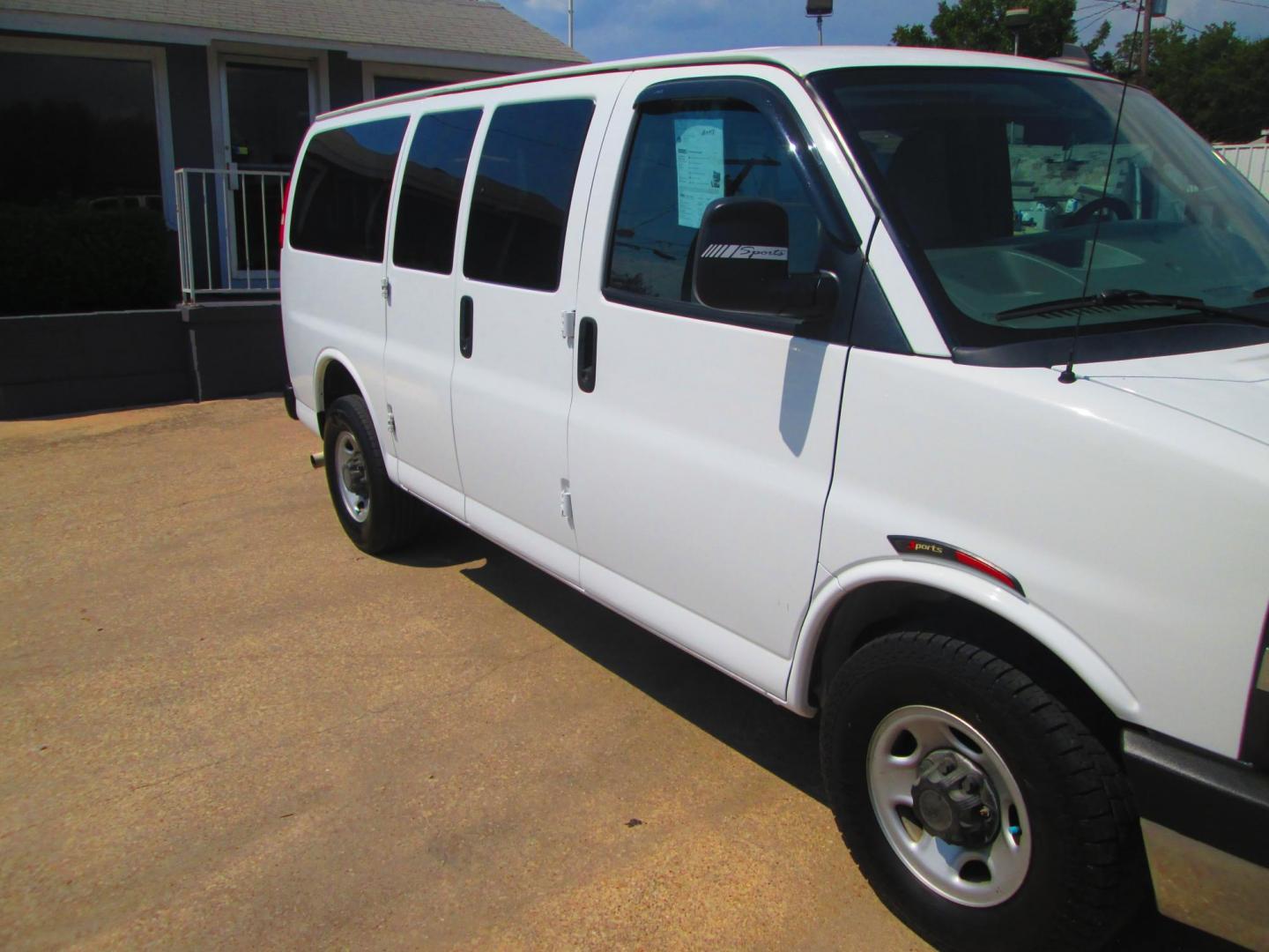 2016 WHITE Chevrolet Express LT 2500 (1GAWGFFG5G1) with an 6.0L V8 OHV 16V FFV engine, 6A transmission, located at 1815 NE 28th St., Fort Worth, TX, 76106, (817) 625-6251, 32.795582, -97.333069 - Photo#2