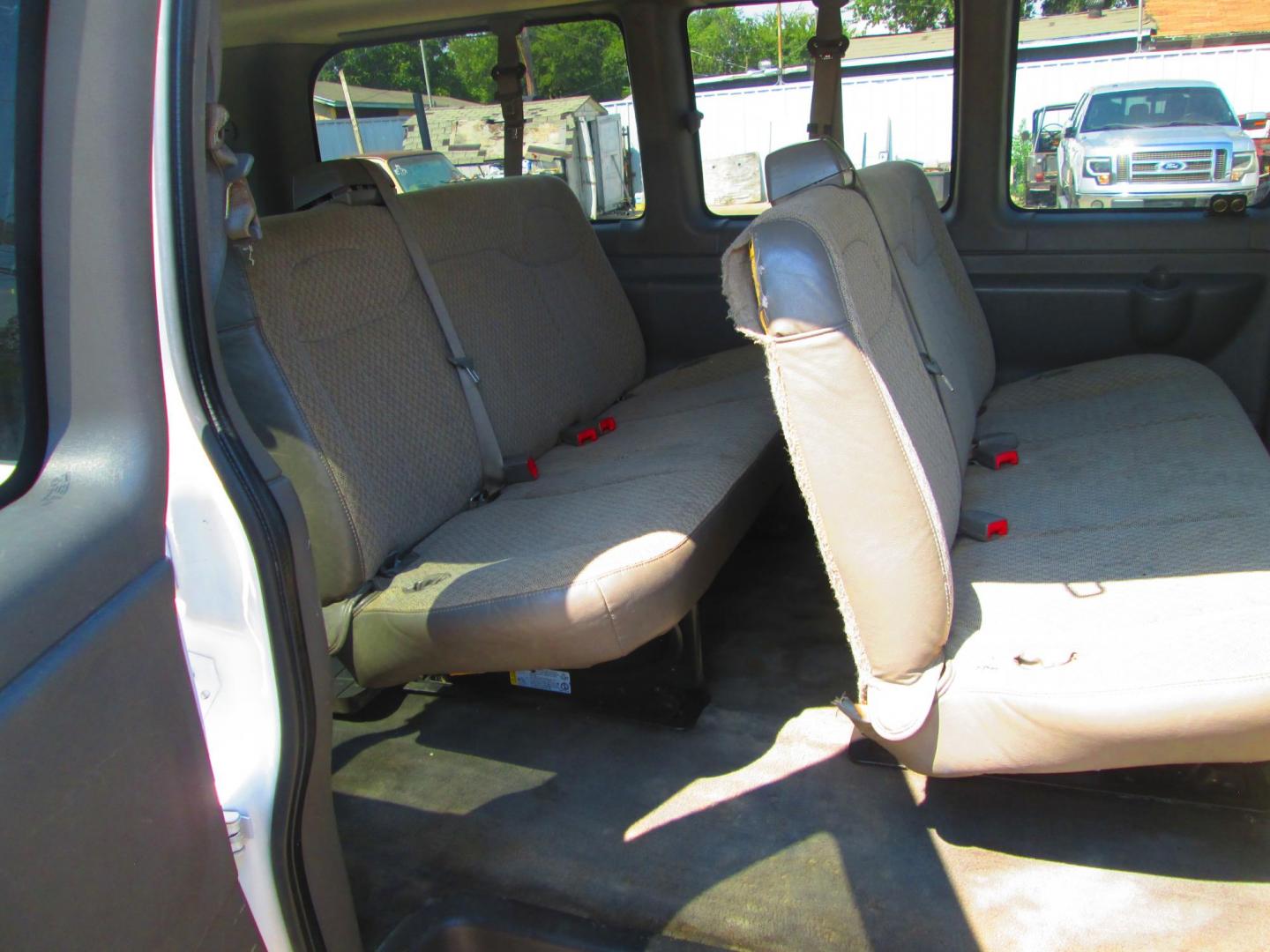 2016 WHITE Chevrolet Express LT 2500 (1GAWGFFG5G1) with an 6.0L V8 OHV 16V FFV engine, 6A transmission, located at 1815 NE 28th St., Fort Worth, TX, 76106, (817) 625-6251, 32.795582, -97.333069 - Photo#4