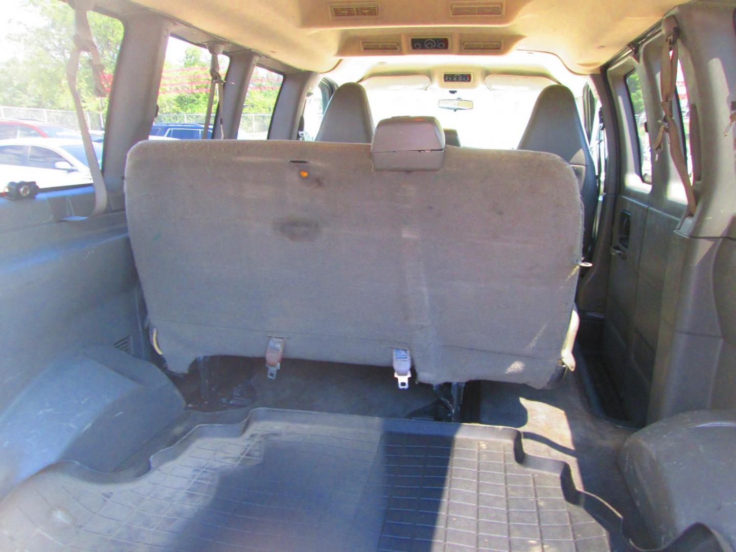 2016 WHITE Chevrolet Express LT 2500 (1GAWGFFG5G1) with an 6.0L V8 OHV 16V FFV engine, 6A transmission, located at 1815 NE 28th St., Fort Worth, TX, 76106, (817) 625-6251, 32.795582, -97.333069 - Photo#7