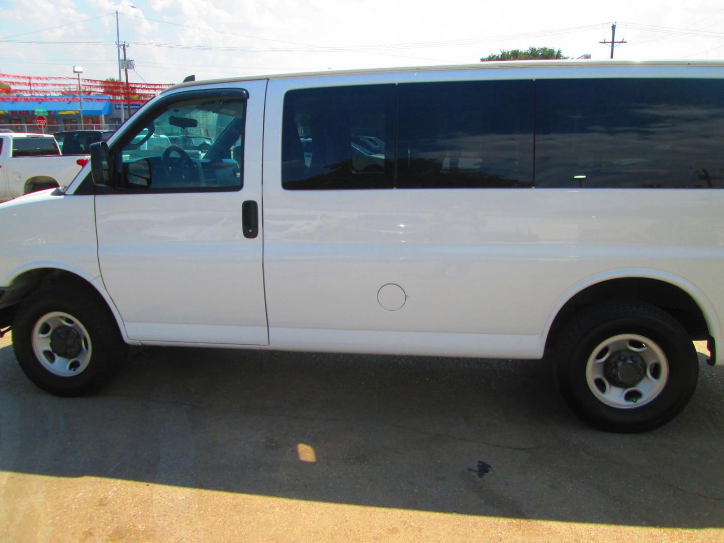 2016 WHITE Chevrolet Express LT 2500 (1GAWGFFG5G1) with an 6.0L V8 OHV 16V FFV engine, 6A transmission, located at 1815 NE 28th St., Fort Worth, TX, 76106, (817) 625-6251, 32.795582, -97.333069 - Photo#9