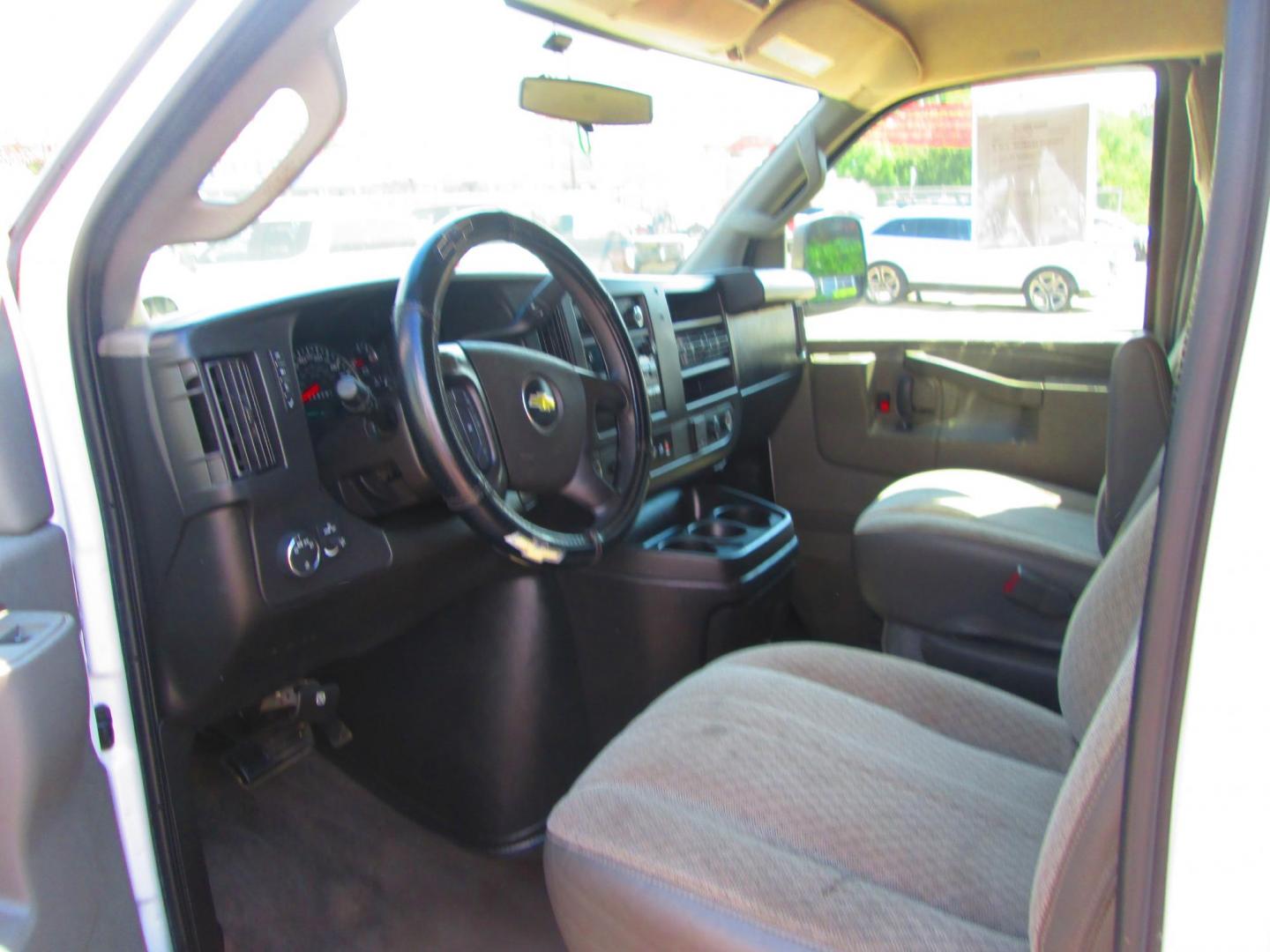 2016 WHITE Chevrolet Express LT 2500 (1GAWGFFG5G1) with an 6.0L V8 OHV 16V FFV engine, 6A transmission, located at 1815 NE 28th St., Fort Worth, TX, 76106, (817) 625-6251, 32.795582, -97.333069 - Photo#10
