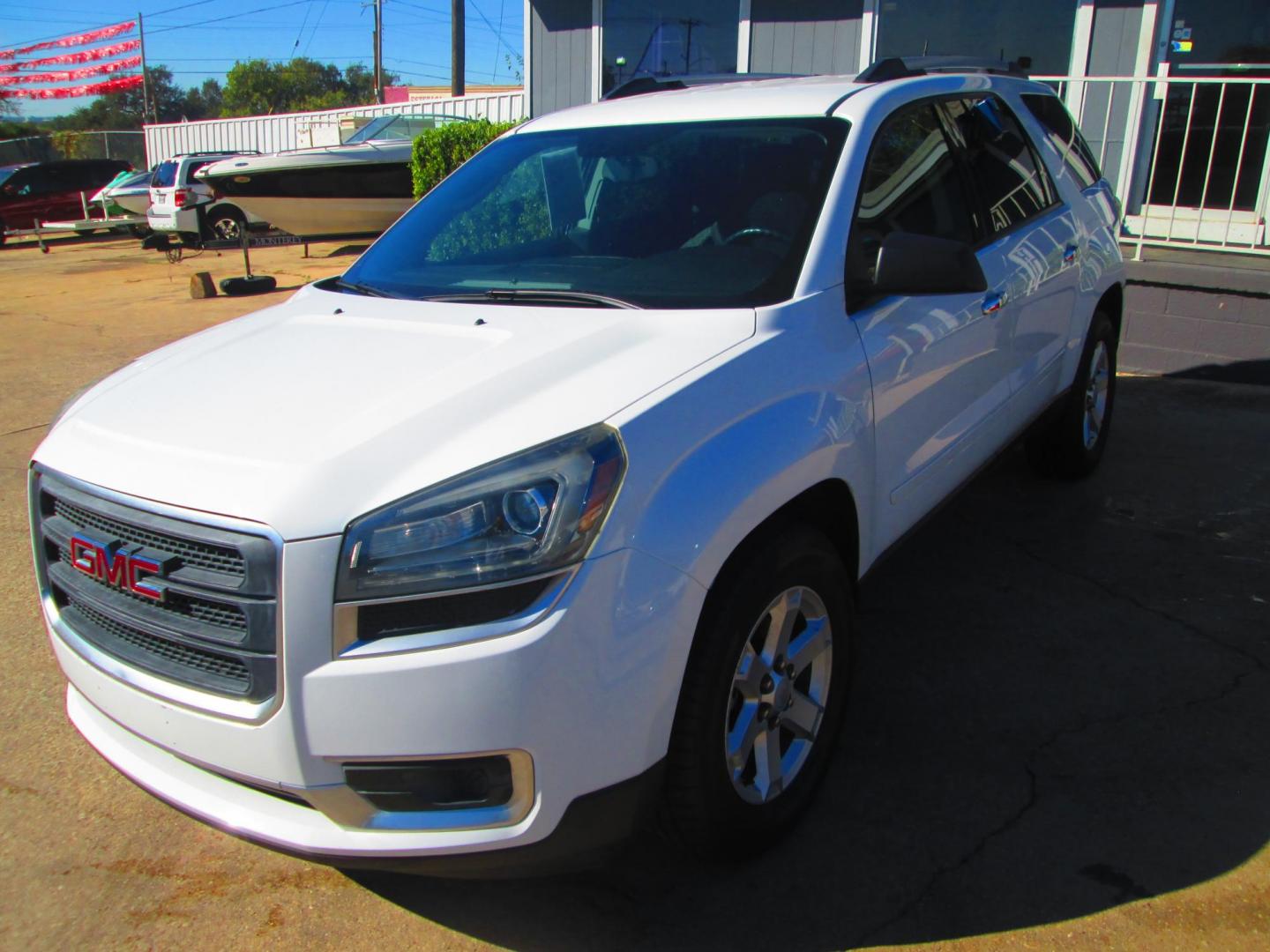 2016 WHITE GMC Acadia SLE-1 FWD (1GKKRNED1GJ) with an 3.6L V6 DOHC 24V engine, 6A transmission, located at 1815 NE 28th St., Fort Worth, TX, 76106, (817) 625-6251, 32.795582, -97.333069 - Photo#0