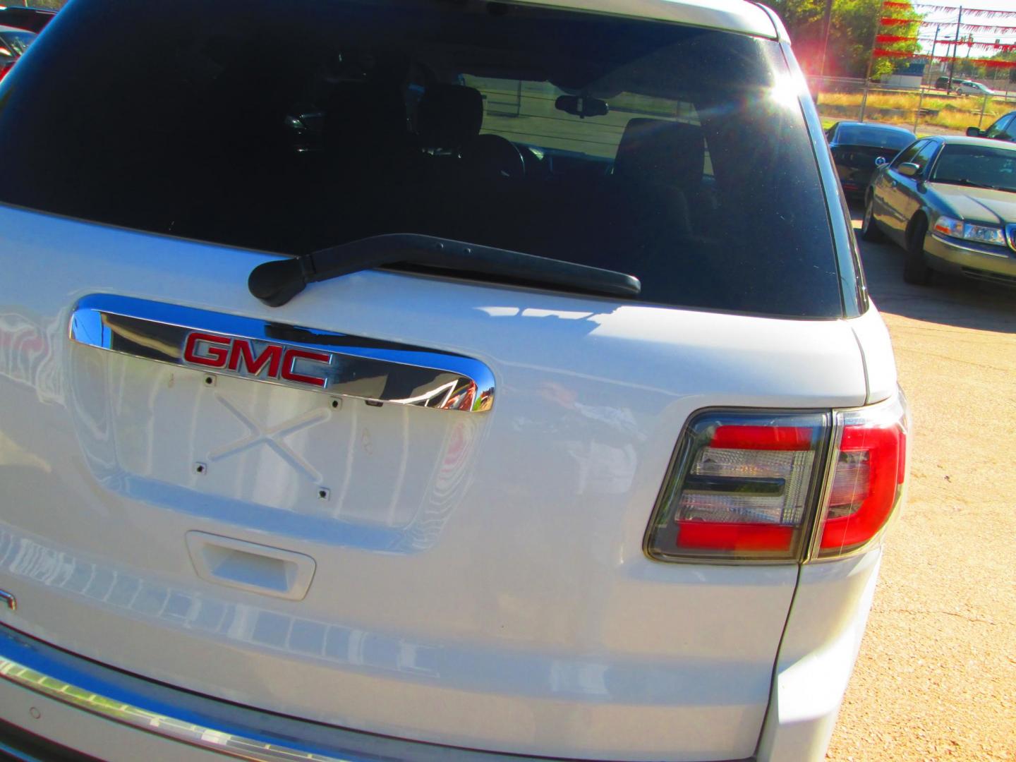 2016 WHITE GMC Acadia SLE-1 FWD (1GKKRNED1GJ) with an 3.6L V6 DOHC 24V engine, 6A transmission, located at 1815 NE 28th St., Fort Worth, TX, 76106, (817) 625-6251, 32.795582, -97.333069 - Photo#5