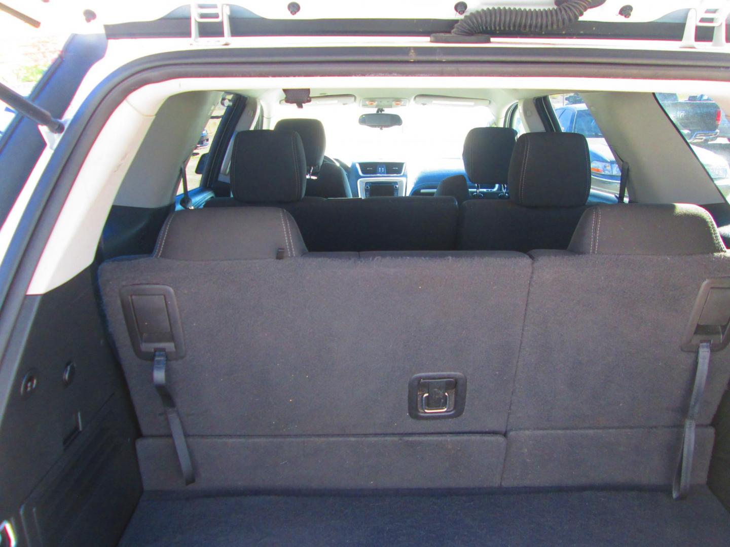 2016 WHITE GMC Acadia SLE-1 FWD (1GKKRNED1GJ) with an 3.6L V6 DOHC 24V engine, 6A transmission, located at 1815 NE 28th St., Fort Worth, TX, 76106, (817) 625-6251, 32.795582, -97.333069 - Photo#6