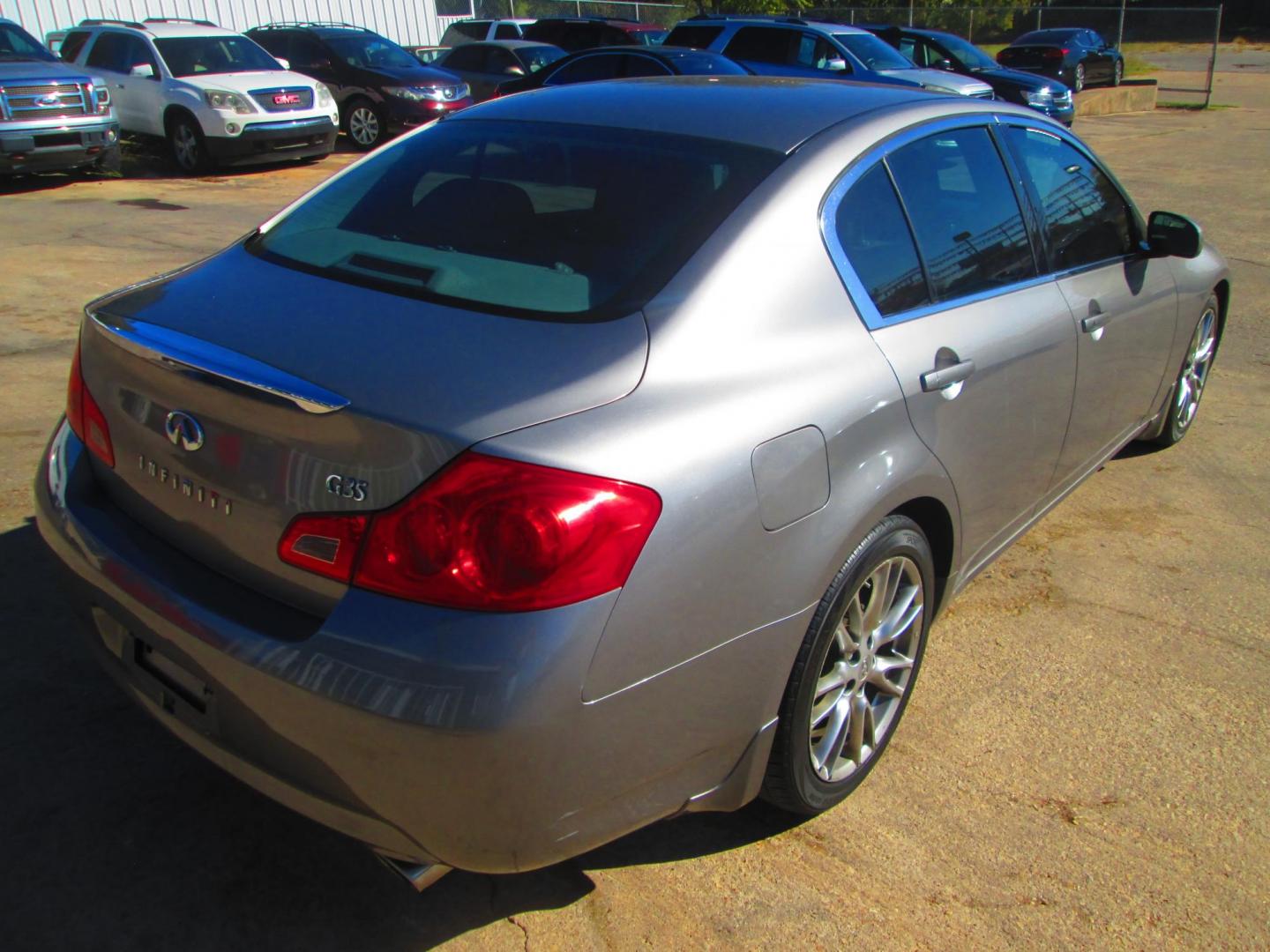 2007 GRAY Infiniti G35 Base (JNKBV61E37M) with an 3.5L V6 DOHC 24V engine, 5-Speed Automatic Overdrive transmission, located at 1815 NE 28th St., Fort Worth, TX, 76106, (817) 625-6251, 32.795582, -97.333069 - Photo#4