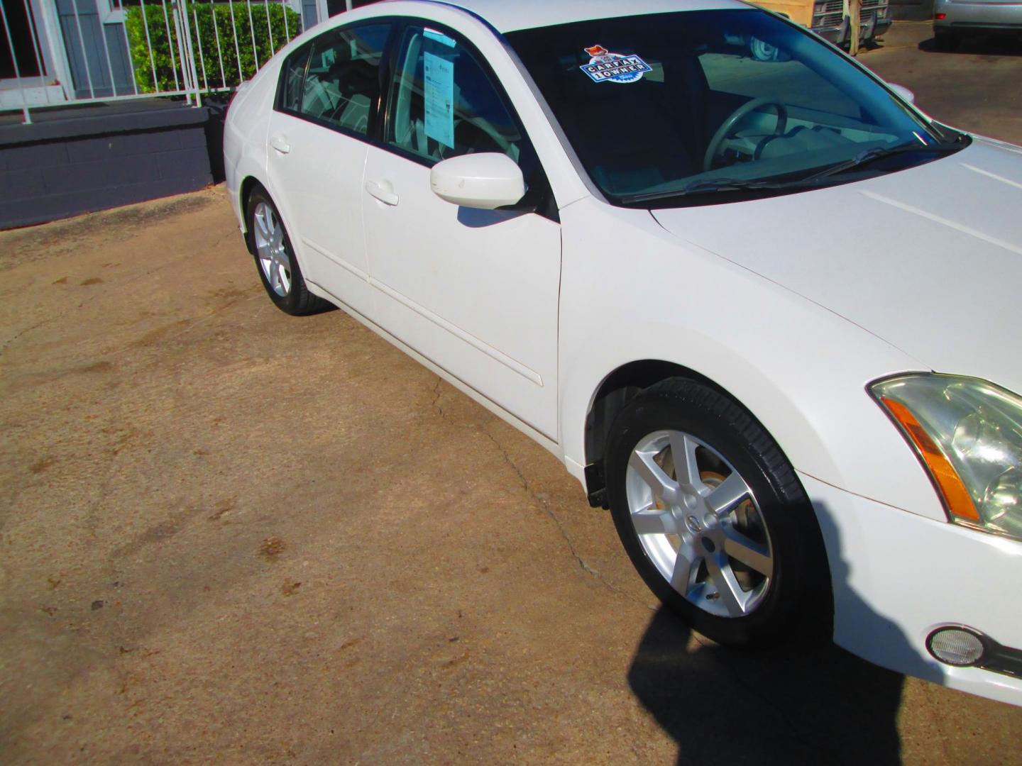 2005 WHITE Nissan Maxima SE (1N4BA41E15C) with an 3.5L V6 DOHC 24V engine, 5-Speed Automatic Overdrive transmission, located at 1815 NE 28th St., Fort Worth, TX, 76106, (817) 625-6251, 32.795582, -97.333069 - Photo#1