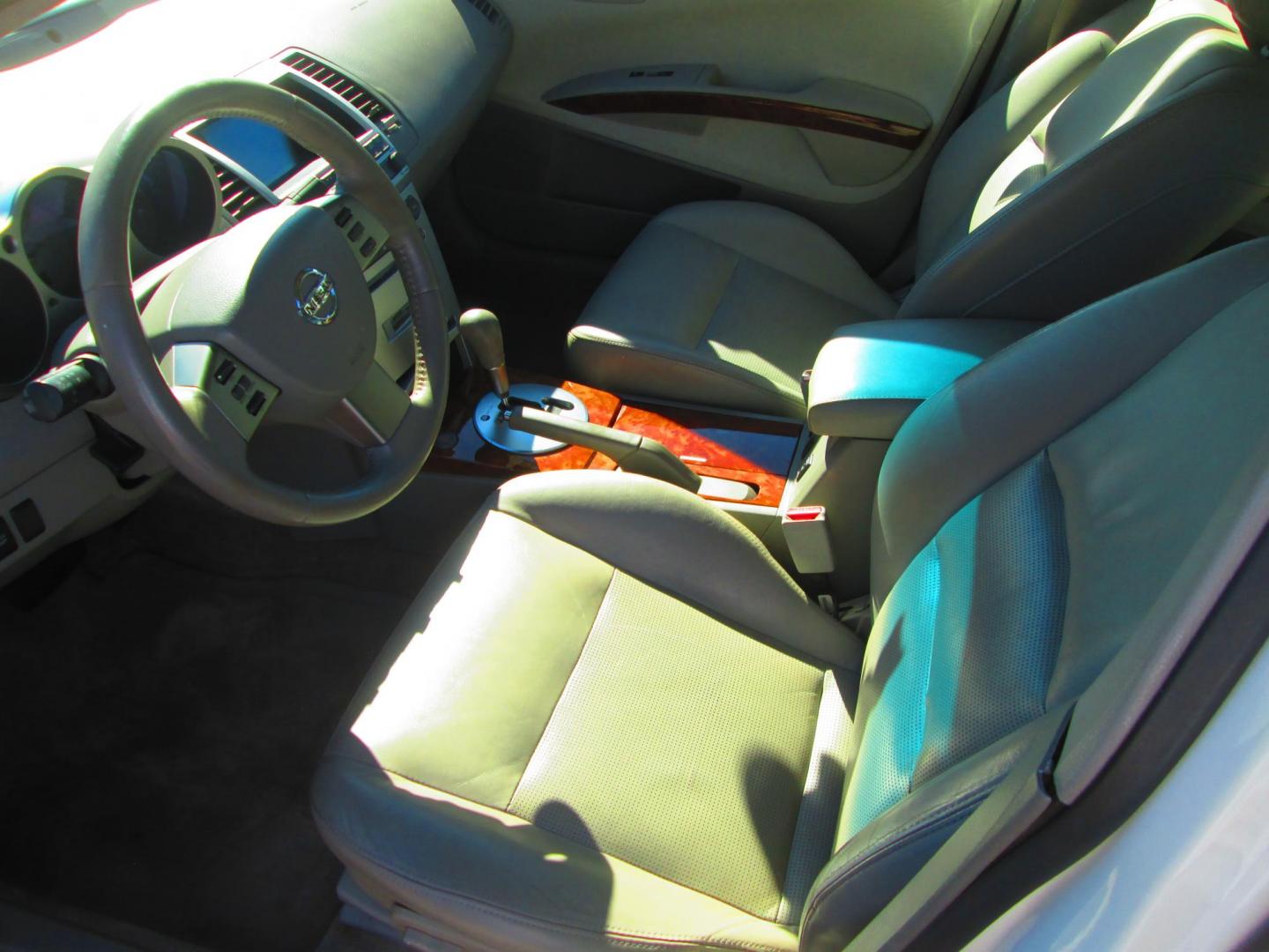 2005 WHITE Nissan Maxima SE (1N4BA41E15C) with an 3.5L V6 DOHC 24V engine, 5-Speed Automatic Overdrive transmission, located at 1815 NE 28th St., Fort Worth, TX, 76106, (817) 625-6251, 32.795582, -97.333069 - Photo#9