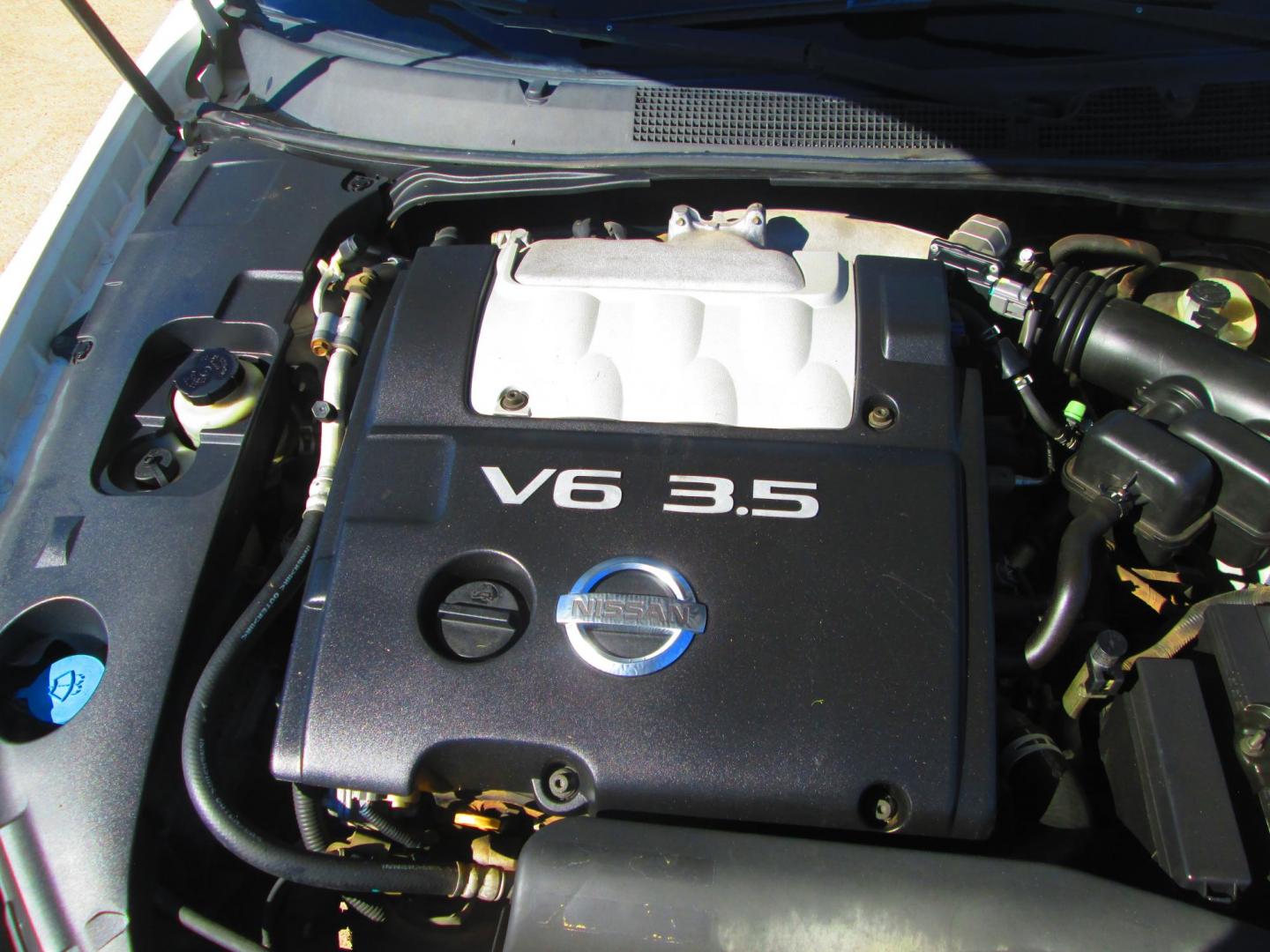 2005 WHITE Nissan Maxima SE (1N4BA41E15C) with an 3.5L V6 DOHC 24V engine, 5-Speed Automatic Overdrive transmission, located at 1815 NE 28th St., Fort Worth, TX, 76106, (817) 625-6251, 32.795582, -97.333069 - Photo#10