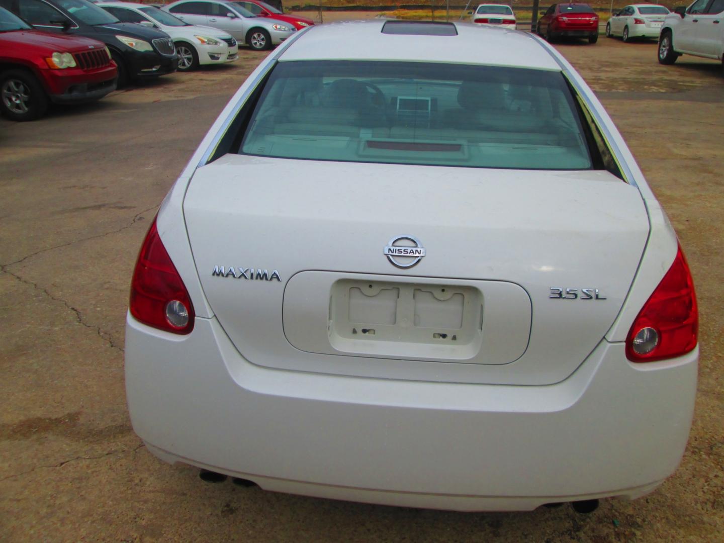 2005 WHITE Nissan Maxima SE (1N4BA41E15C) with an 3.5L V6 DOHC 24V engine, 5-Speed Automatic Overdrive transmission, located at 1815 NE 28th St., Fort Worth, TX, 76106, (817) 625-6251, 32.795582, -97.333069- Photo#5