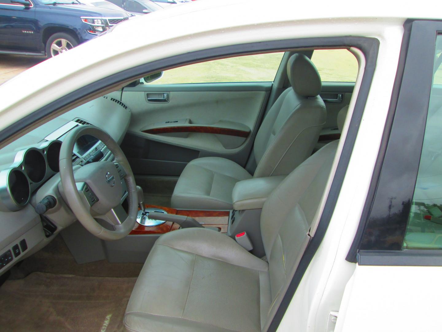 2005 WHITE Nissan Maxima SE (1N4BA41E15C) with an 3.5L V6 DOHC 24V engine, 5-Speed Automatic Overdrive transmission, located at 1815 NE 28th St., Fort Worth, TX, 76106, (817) 625-6251, 32.795582, -97.333069- Photo#10