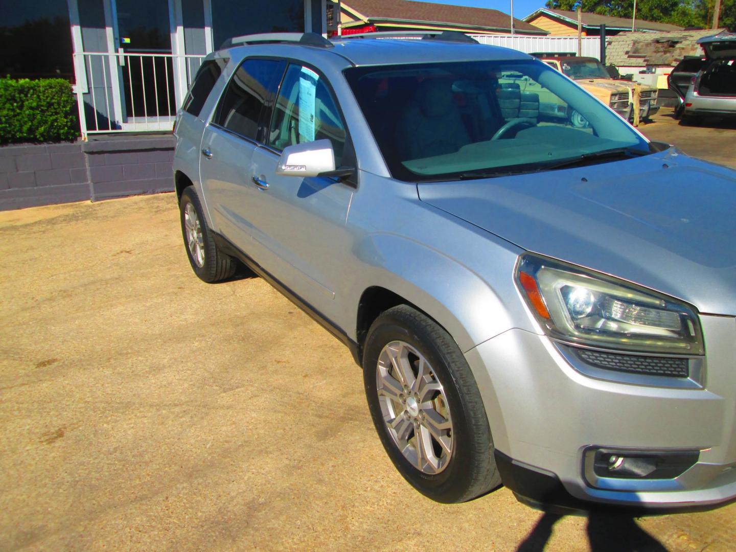 2013 SILVER GMC Acadia SLT-1 FWD (1GKKRRKD3DJ) with an 3.6L V6 DOHC 24V engine, 6-Speed Automatic transmission, located at 1815 NE 28th St., Fort Worth, TX, 76106, (817) 625-6251, 32.795582, -97.333069 - Photo#2