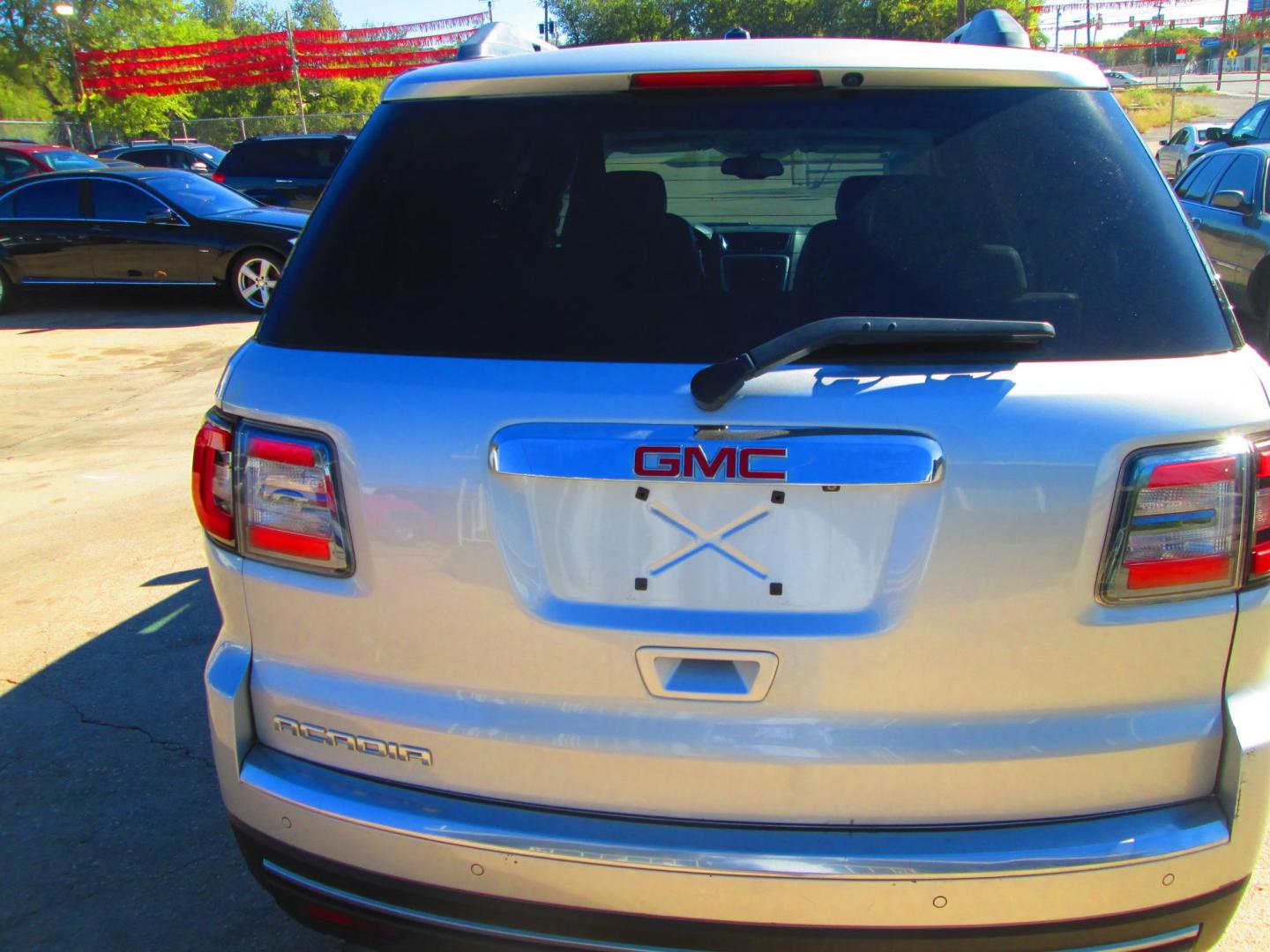 2013 SILVER GMC Acadia SLT-1 FWD (1GKKRRKD3DJ) with an 3.6L V6 DOHC 24V engine, 6-Speed Automatic transmission, located at 1815 NE 28th St., Fort Worth, TX, 76106, (817) 625-6251, 32.795582, -97.333069 - Photo#5