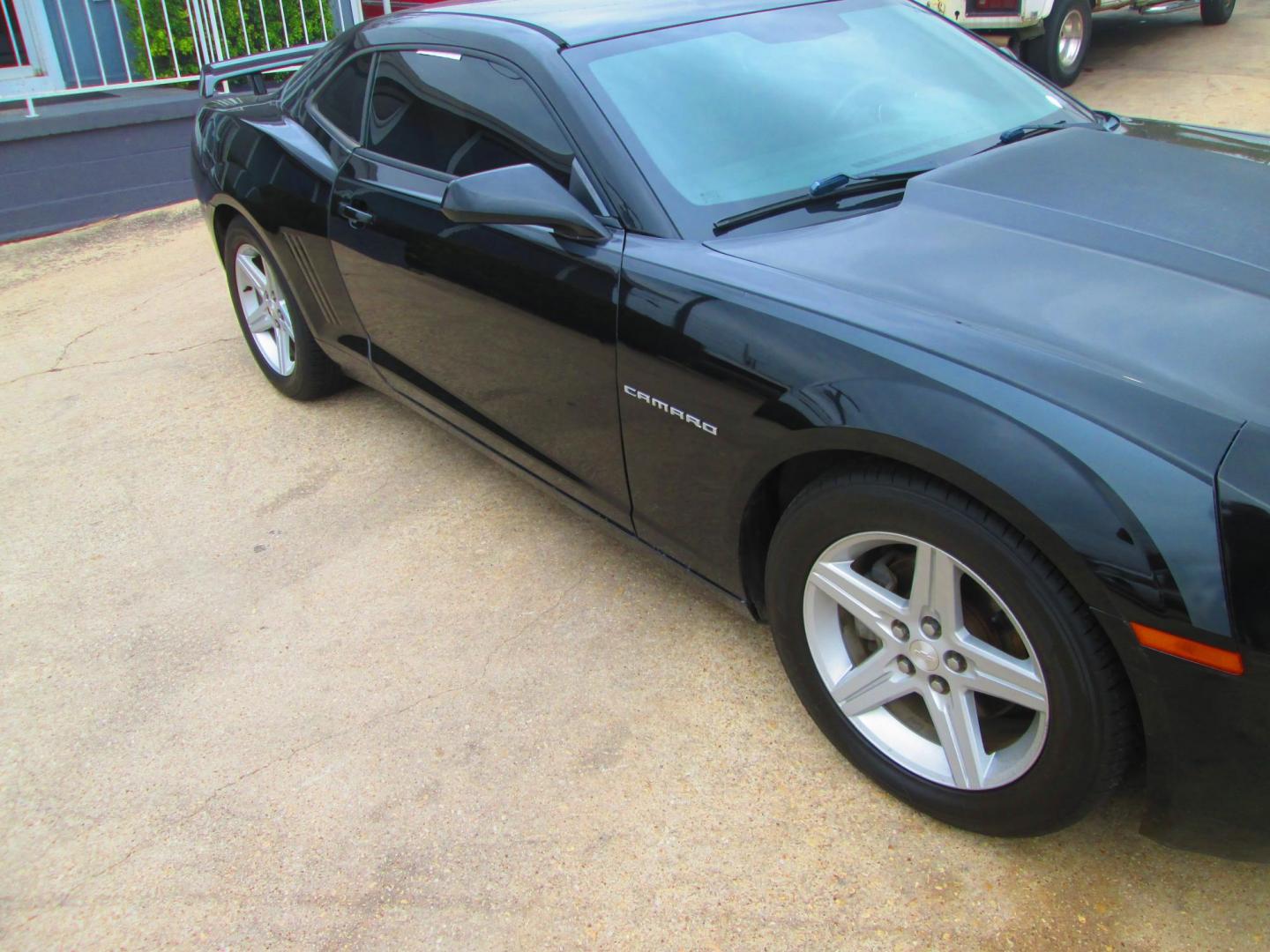 2012 BLACK Chevrolet Camaro Coupe 1LT (2G1FB1E3XC9) with an 3.6L V6 DOHC 24V FFV engine, 6-Speed Automatic transmission, located at 1815 NE 28th St., Fort Worth, TX, 76106, (817) 625-6251, 32.795582, -97.333069 - Photo#2